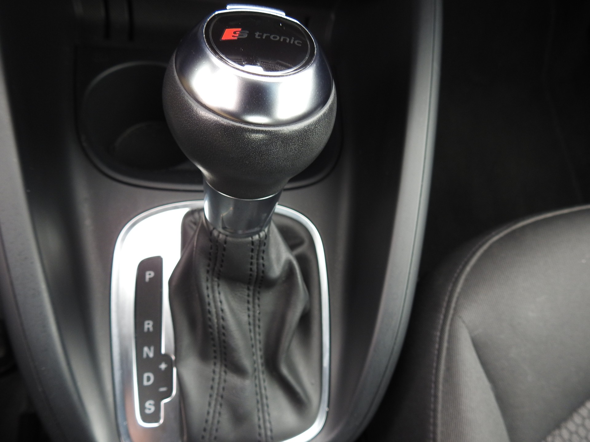 AUDI A1 Sportback 1.4 TFSI Attraction S-tronic-image-19