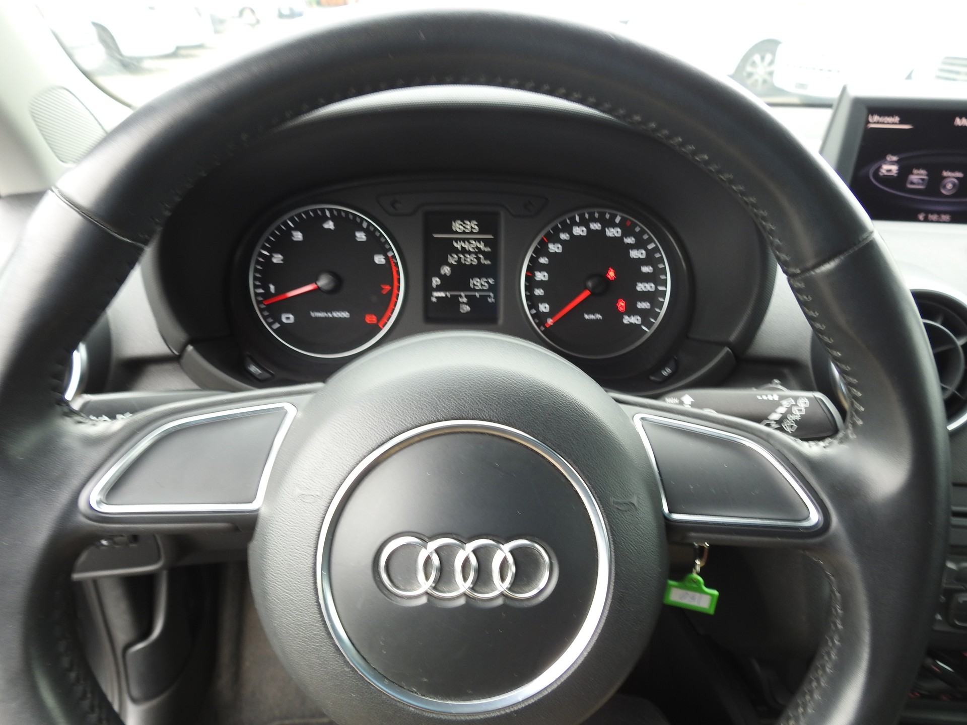 AUDI A1 Sportback 1.4 TFSI Attraction S-tronic-image-24