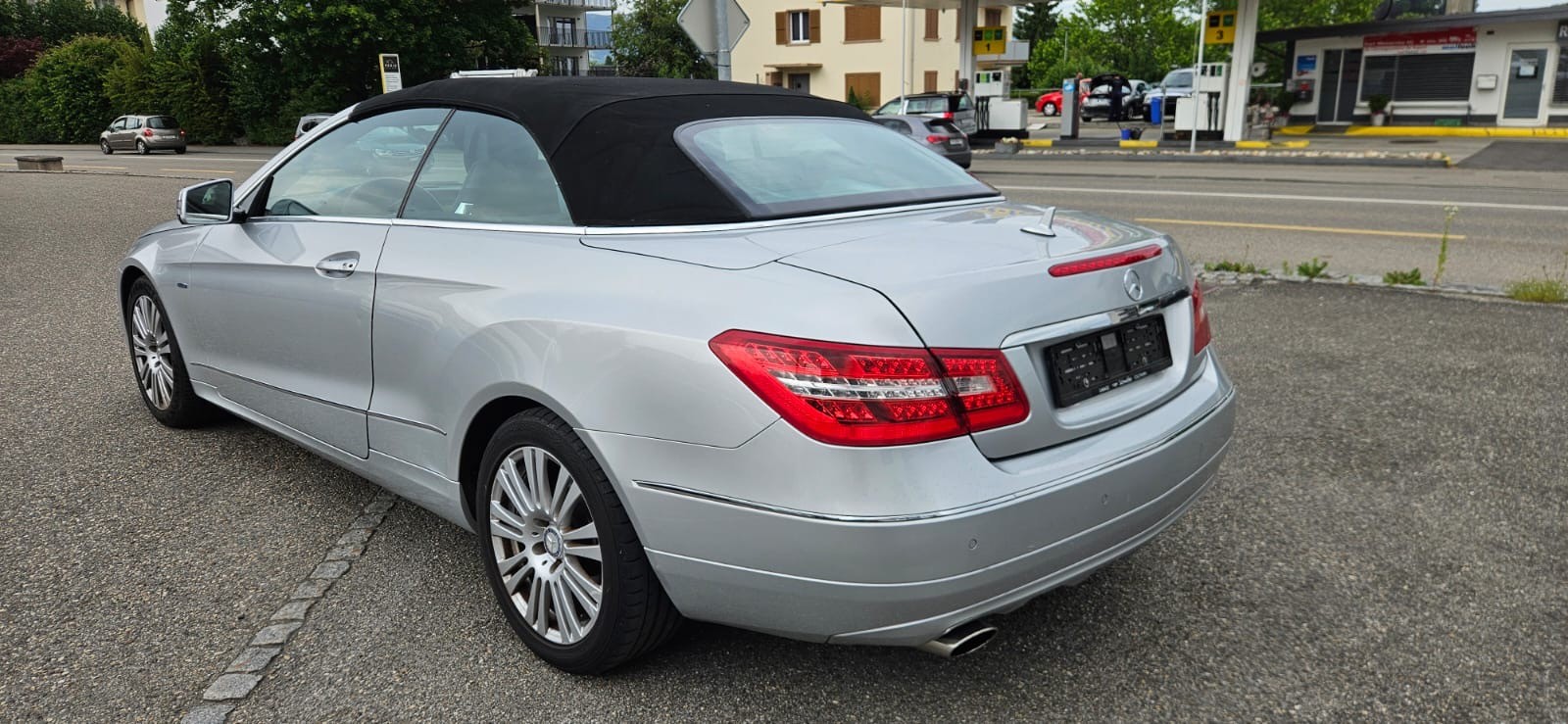 MERCEDES-BENZ E 250 CGI BlueEfficiency Automatic-image-3