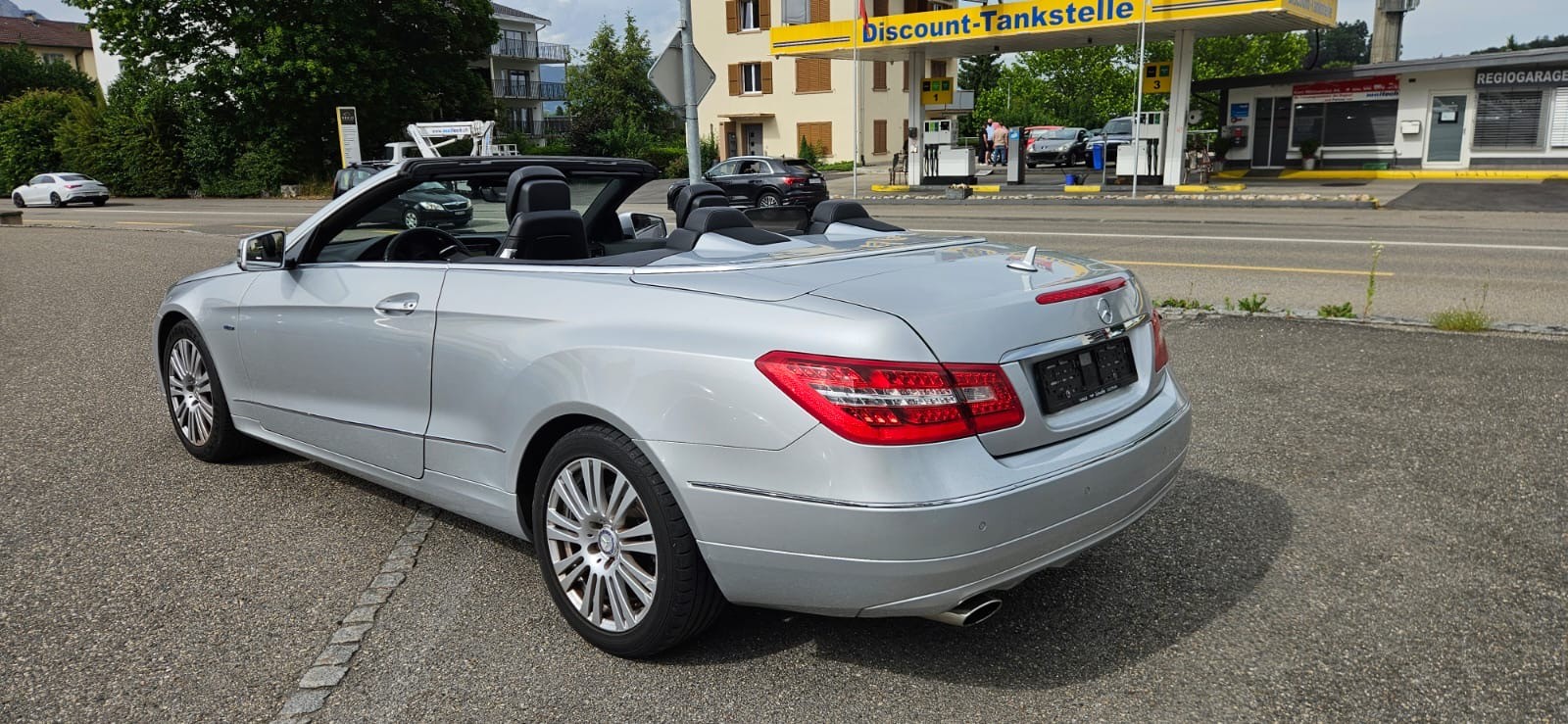 MERCEDES-BENZ E 250 CGI BlueEfficiency Automatic-image-2