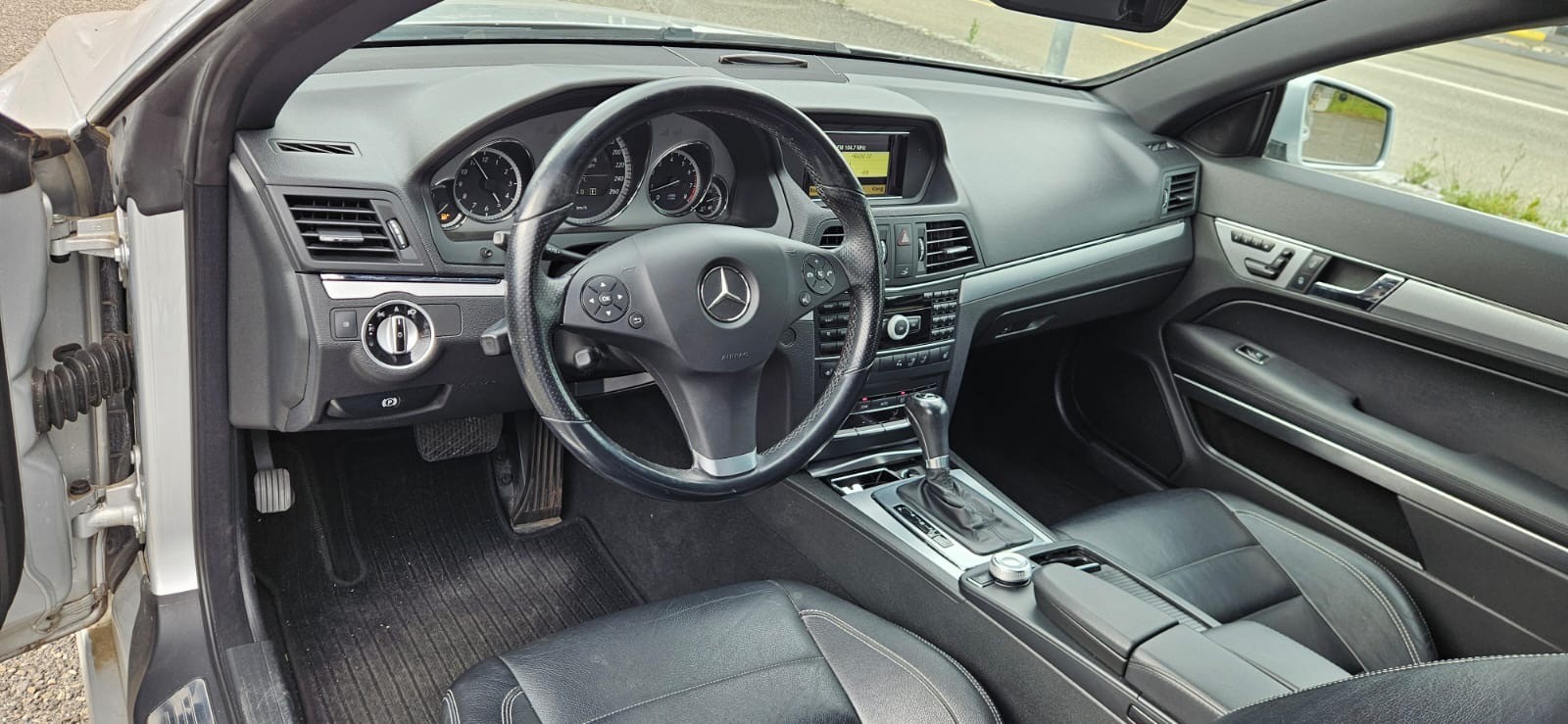 MERCEDES-BENZ E 250 CGI BlueEfficiency Automatic-image-1