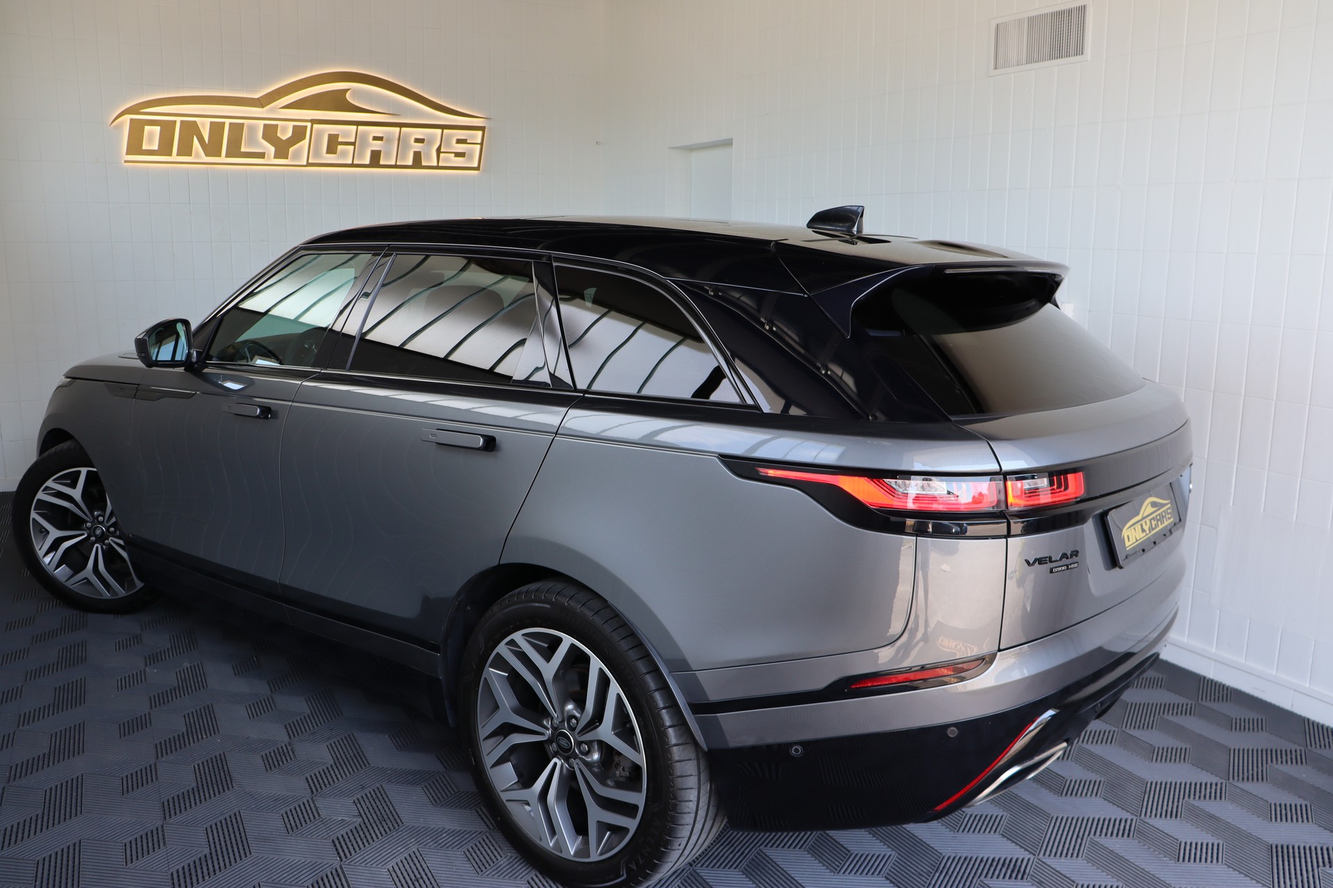 LAND ROVER Range Rover Velar R-Dynamic D 300 S Automatic-image-25