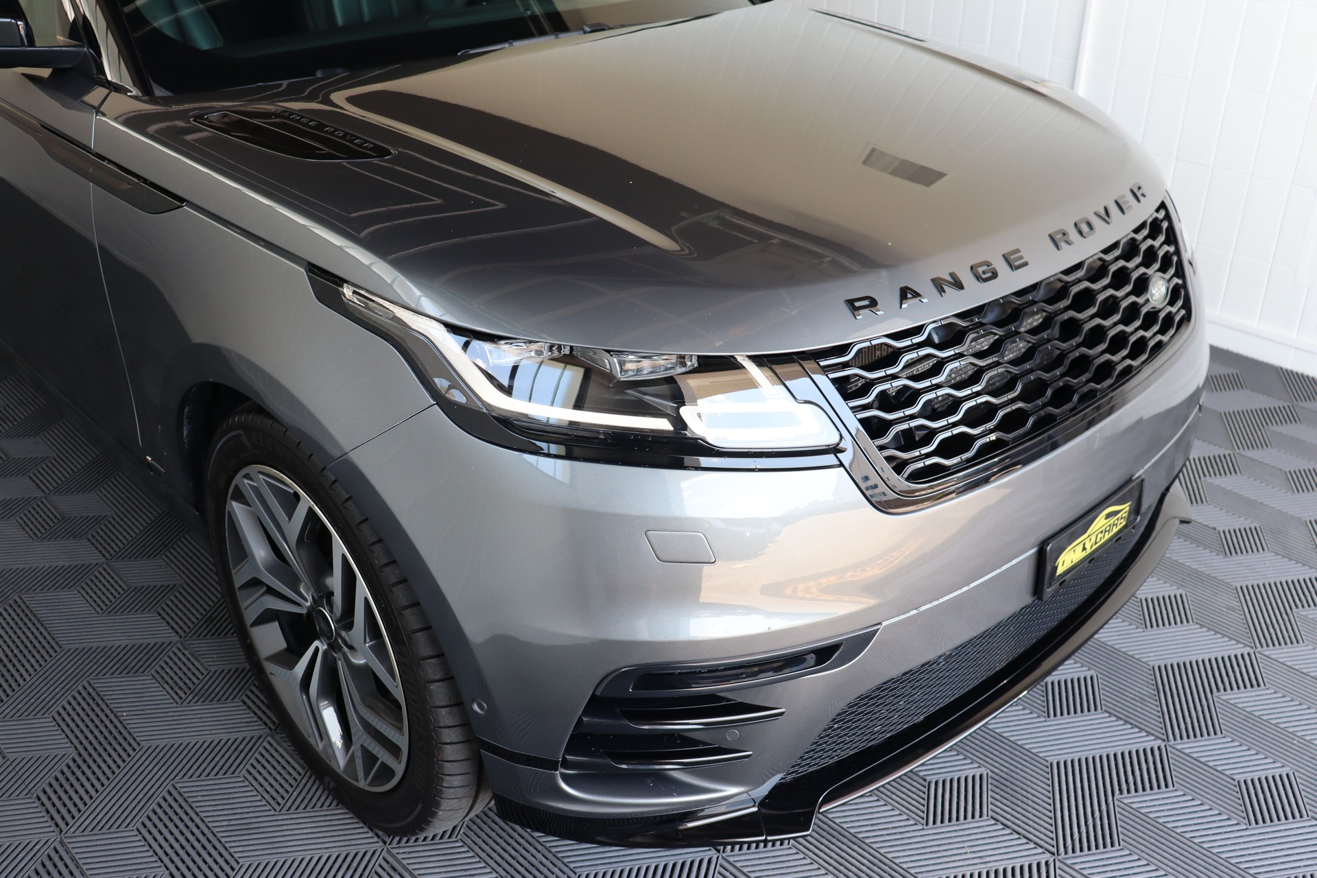 LAND ROVER Range Rover Velar R-Dynamic D 300 S Automatic-image-2
