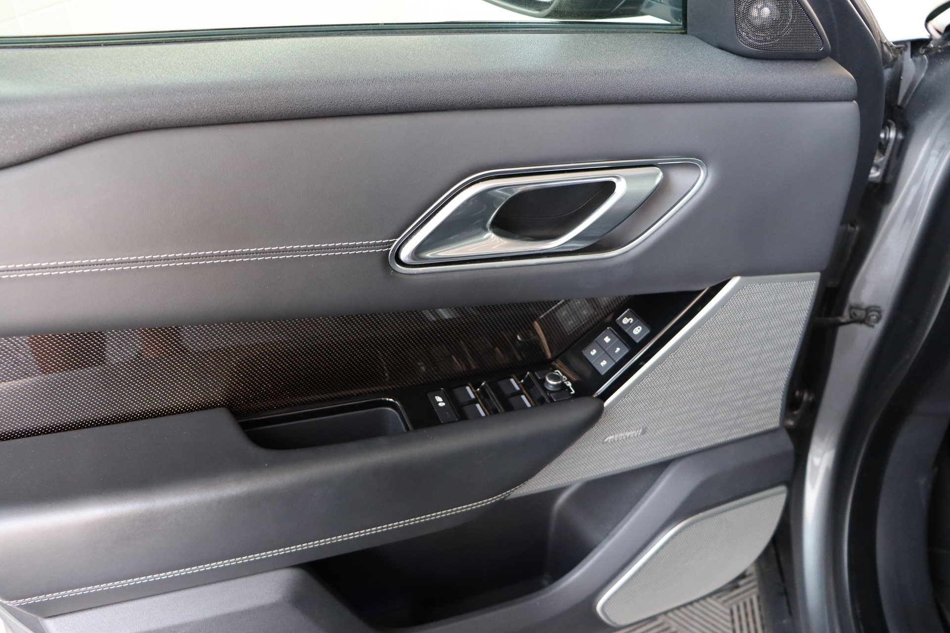 LAND ROVER Range Rover Velar R-Dynamic D 300 S Automatic-image-17
