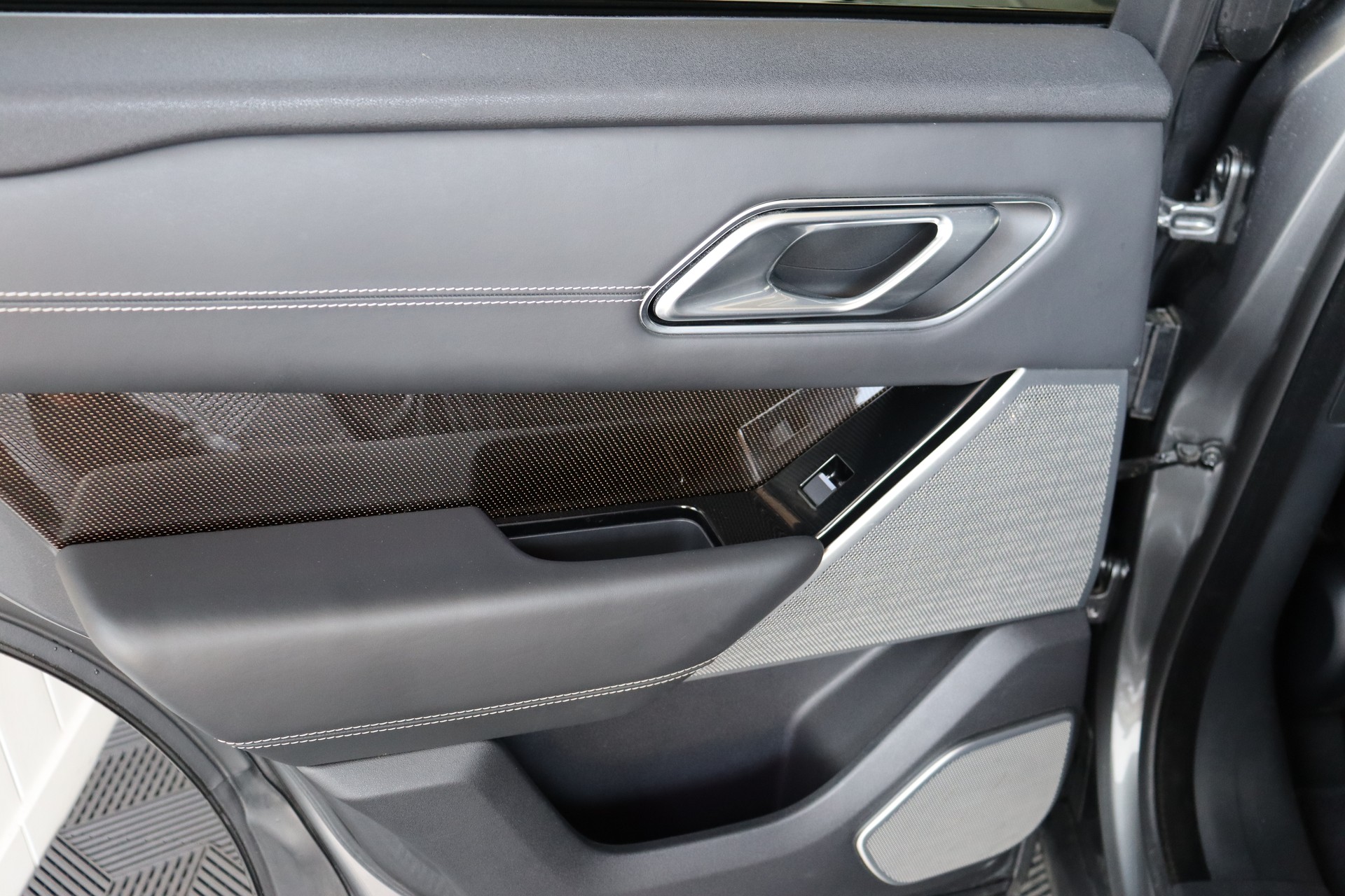 LAND ROVER Range Rover Velar R-Dynamic D 300 S Automatic-image-13