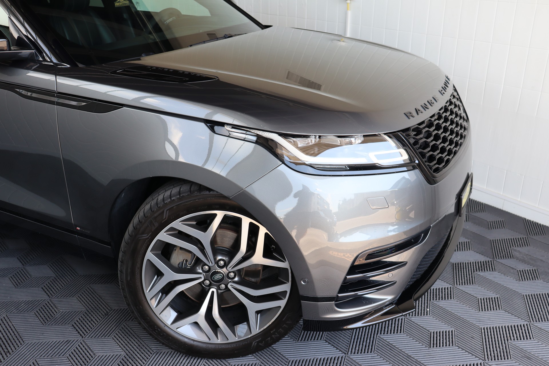LAND ROVER Range Rover Velar R-Dynamic D 300 S Automatic-image-4