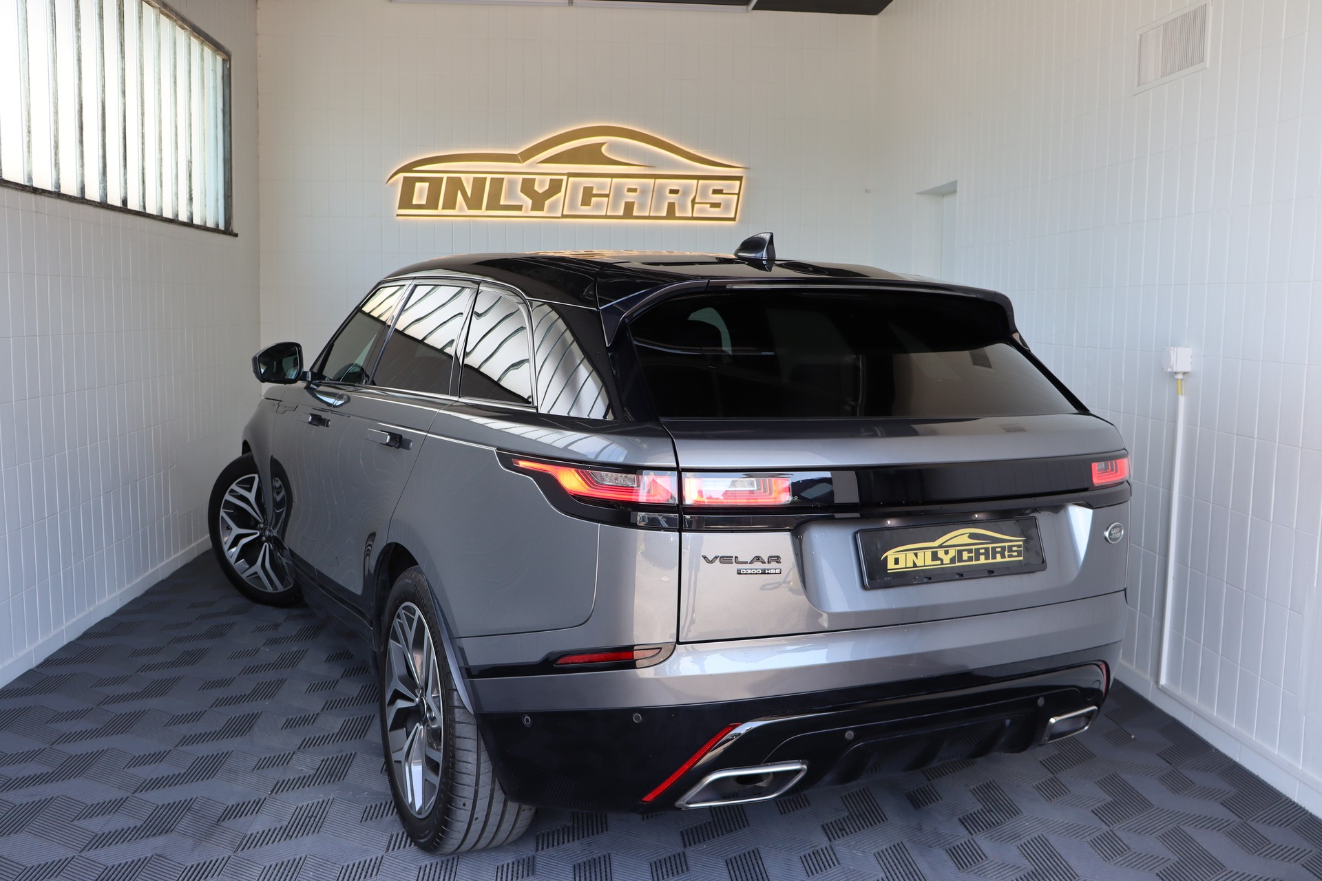 LAND ROVER Range Rover Velar R-Dynamic D 300 S Automatic-image-24