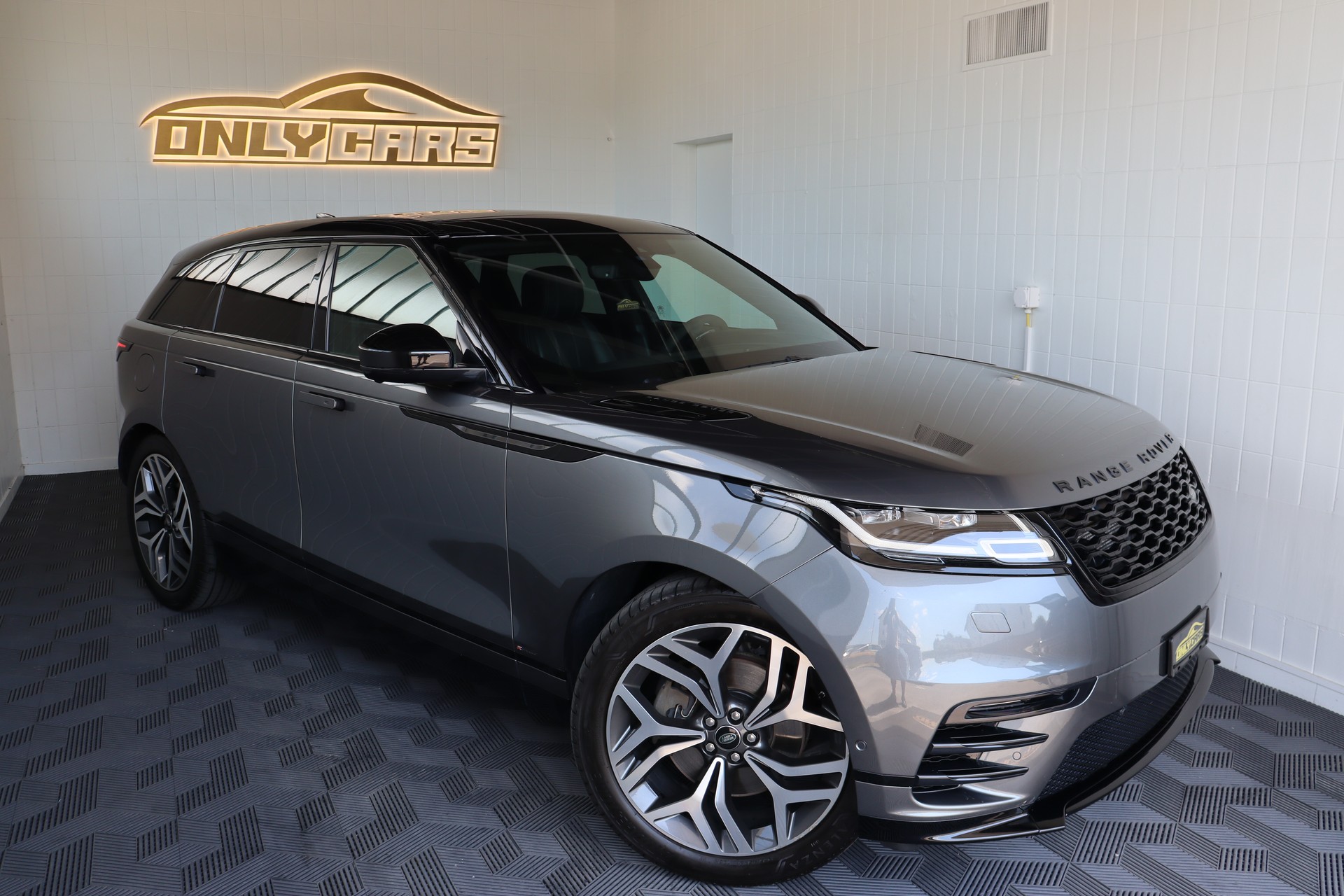 LAND ROVER Range Rover Velar R-Dynamic D 300 S Automatic-image-3