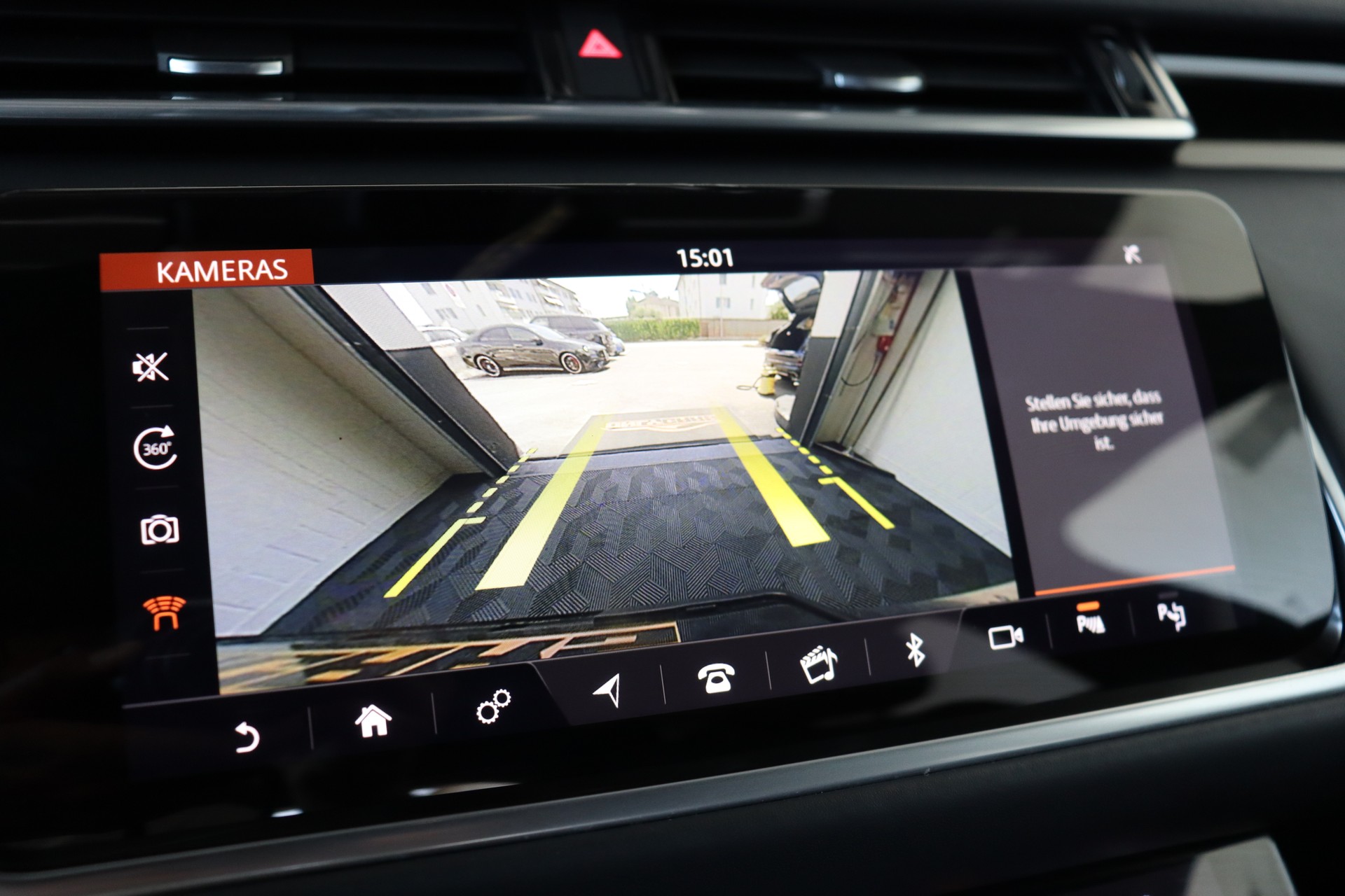 LAND ROVER Range Rover Velar R-Dynamic D 300 S Automatic-image-19