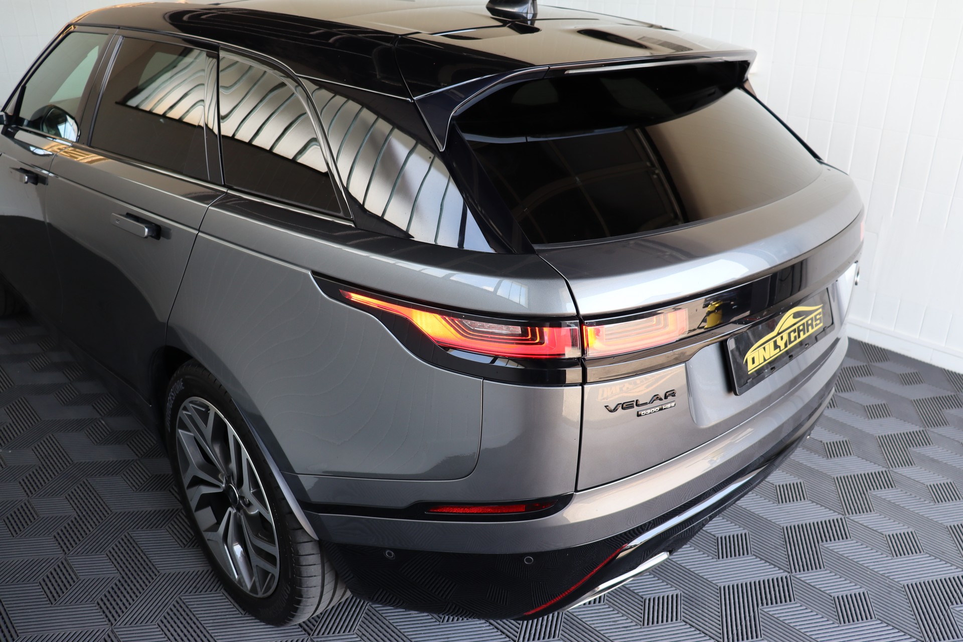 LAND ROVER Range Rover Velar R-Dynamic D 300 S Automatic-image-6