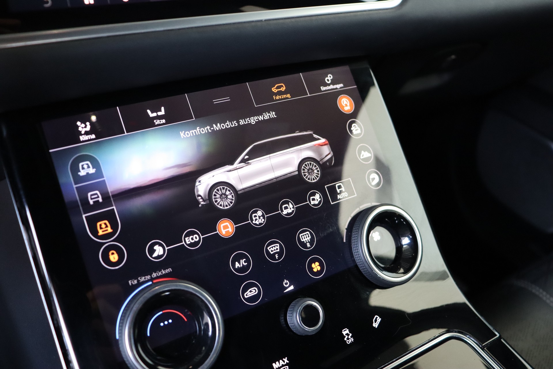 LAND ROVER Range Rover Velar R-Dynamic D 300 S Automatic-image-12