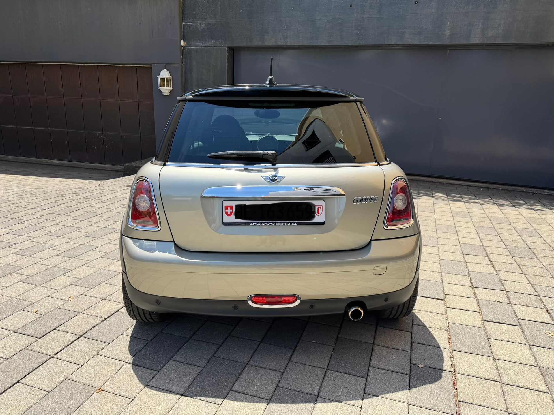 MINI 1.6i Cooper-image-2