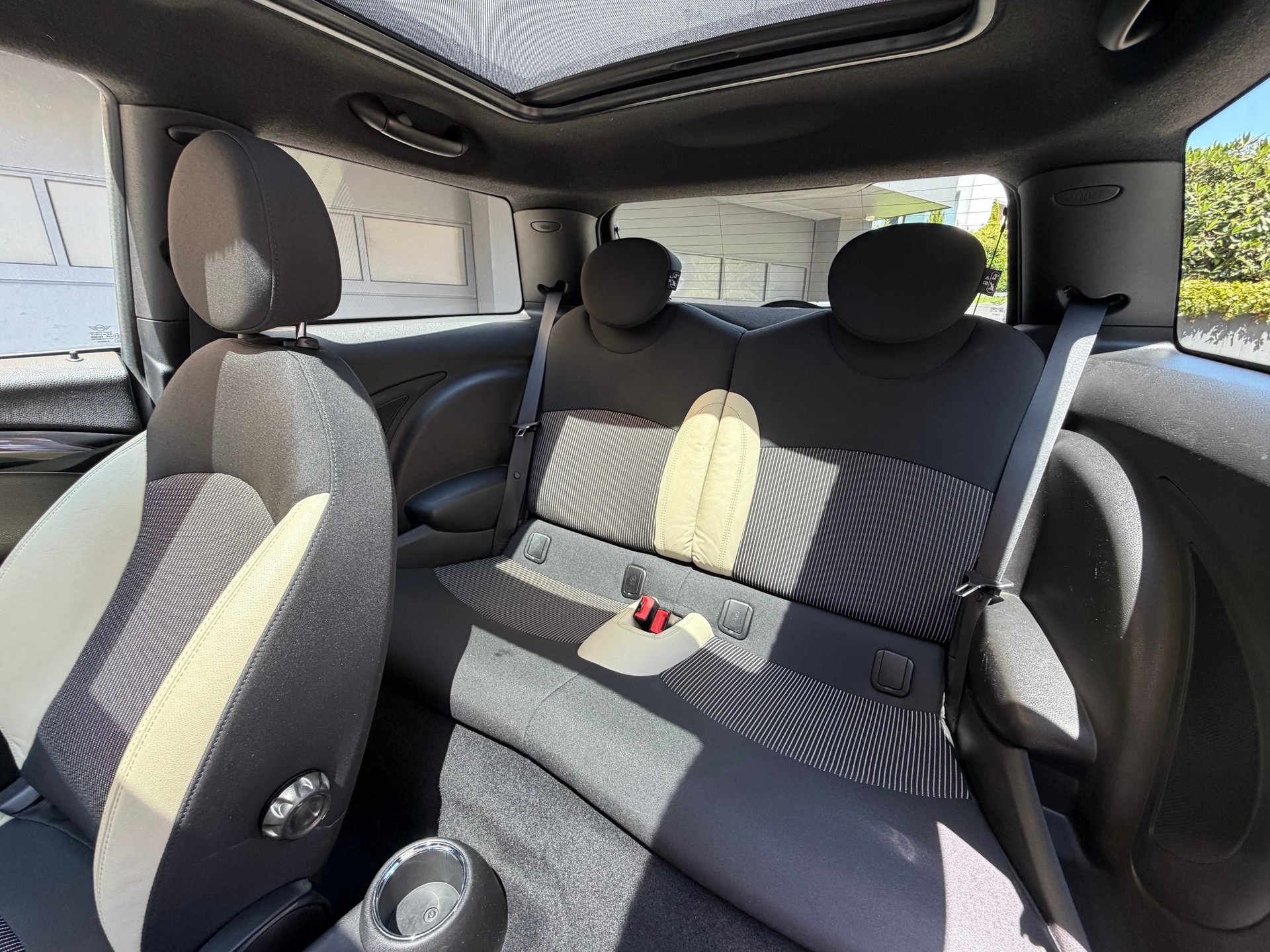 MINI 1.6i Cooper-image-5