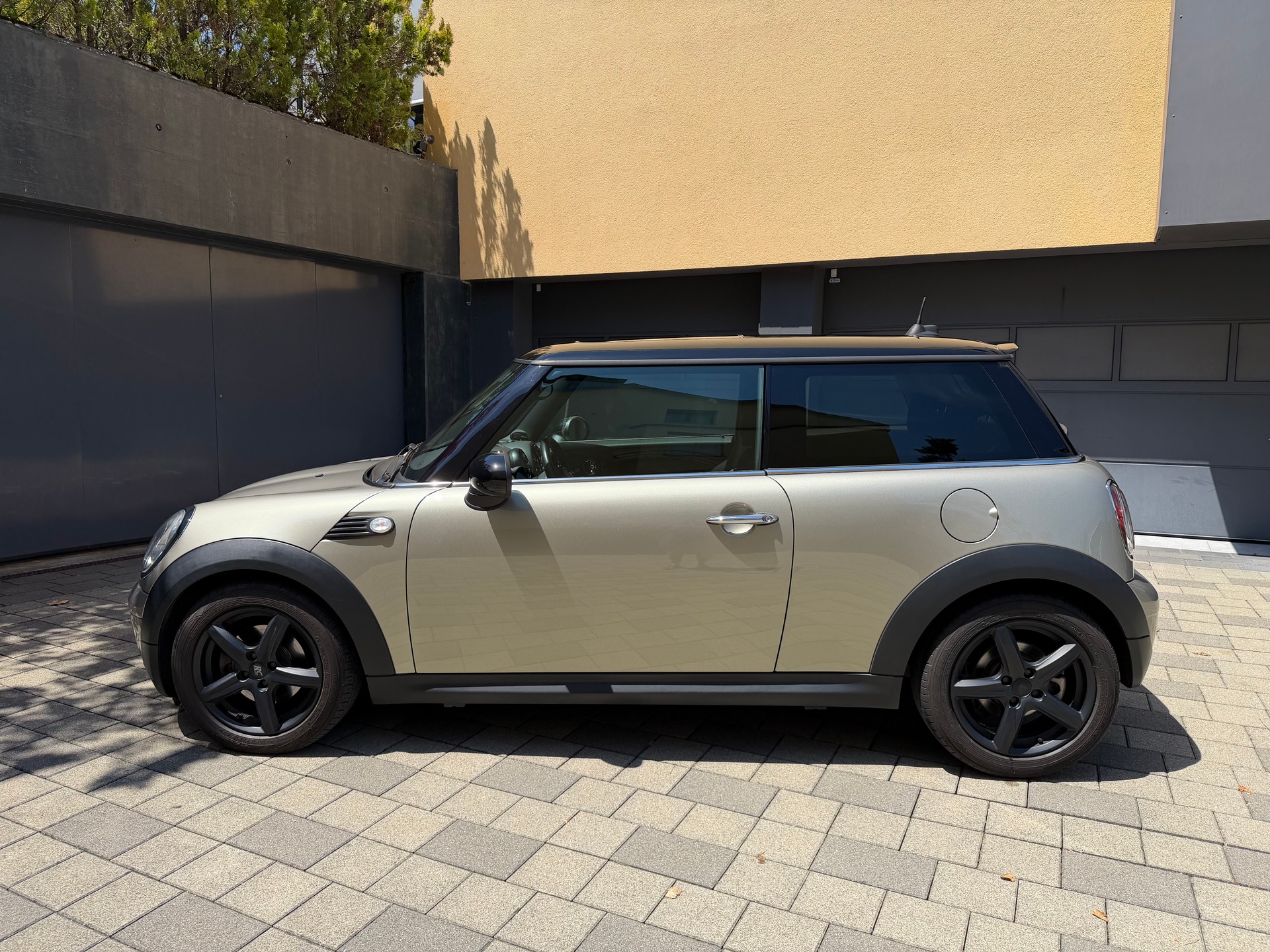 MINI 1.6i Cooper-image-3