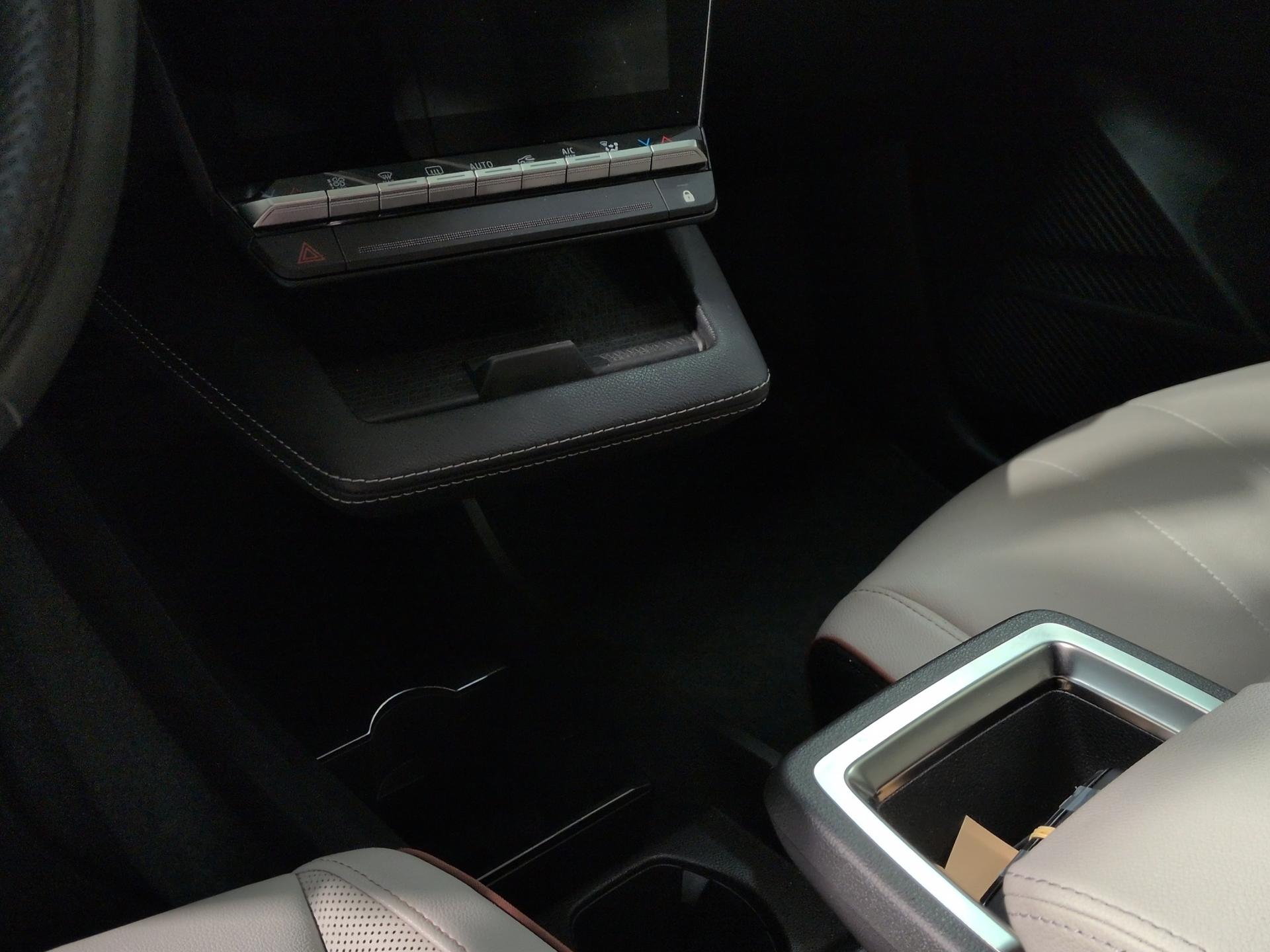 RENAULT Mégane E-TECH EV60 Iconic-image-11