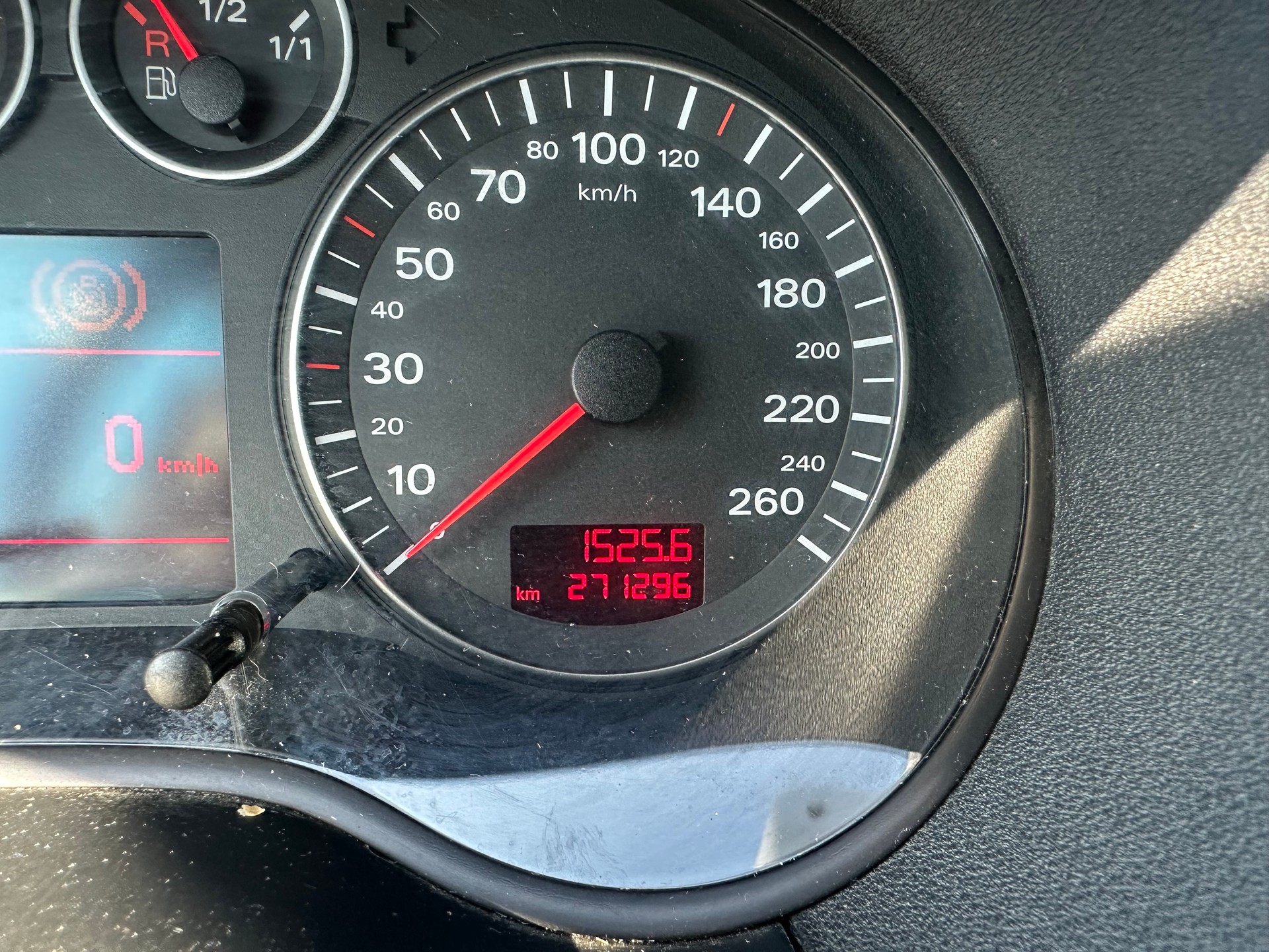 AUDI A3 2.0 TDI Attraction quattro-image-9