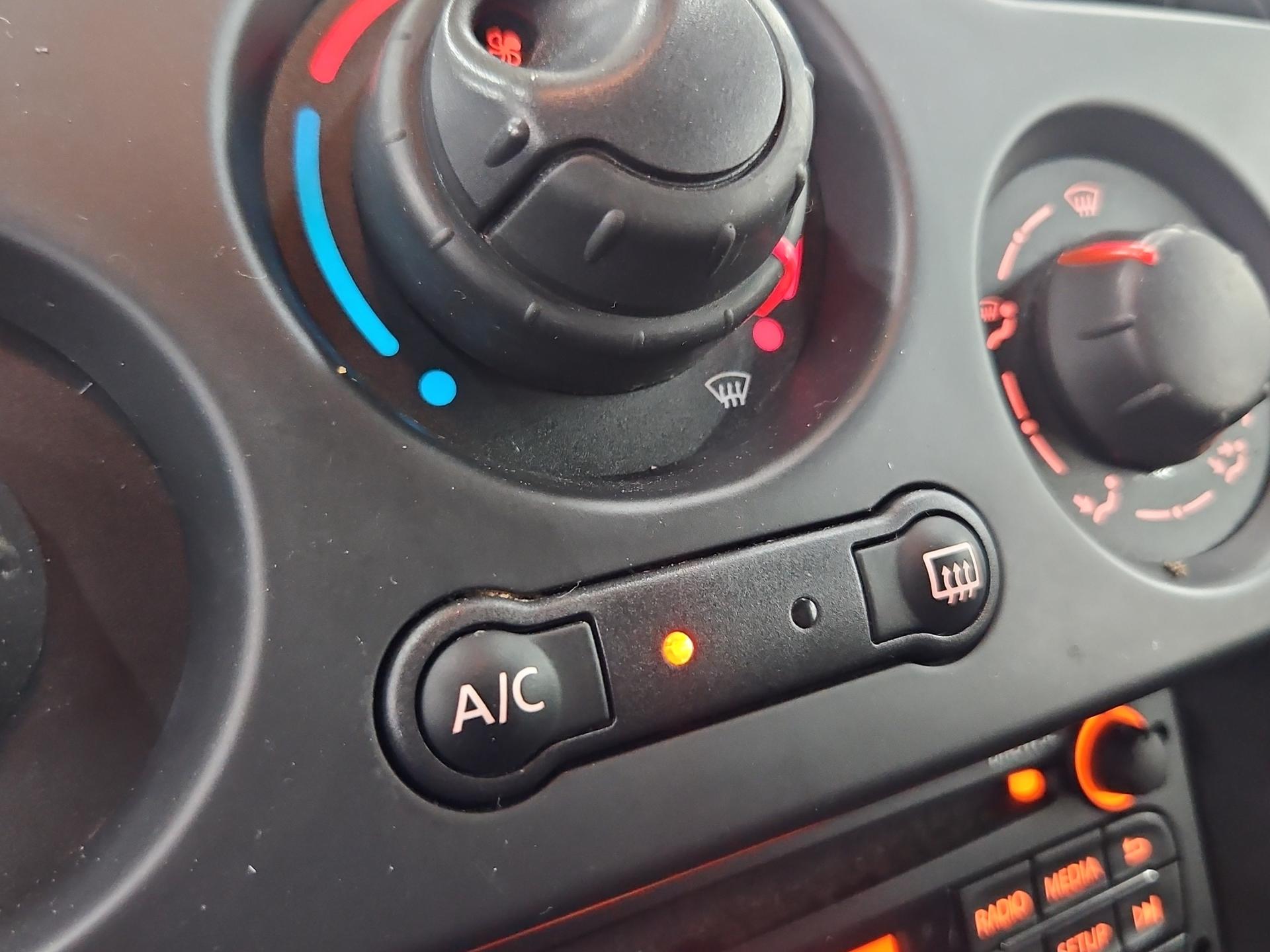 RENAULT Kangoo Medium dCi 95 ENERGY Business-image-10
