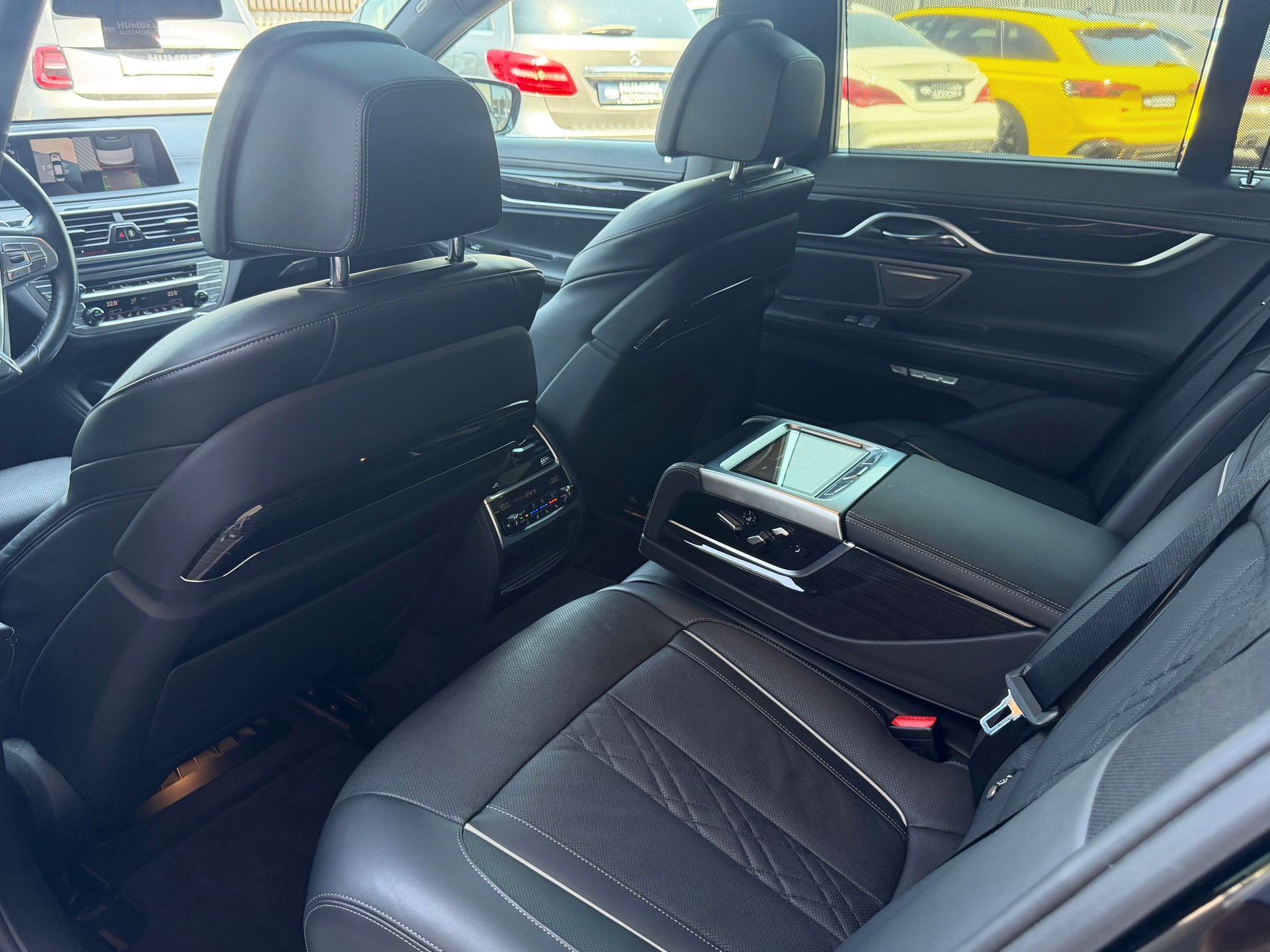 BMW 750i xDrive Steptronic-image-8