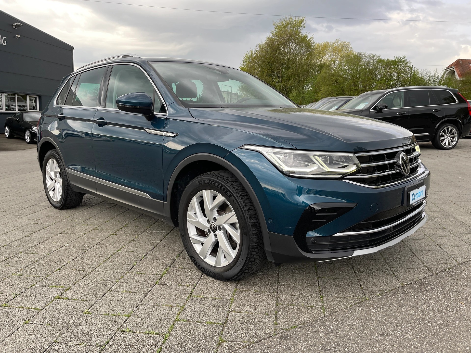 VW Tiguan 2.0 TDI SCR Elegance 4Motion DSG-image-4