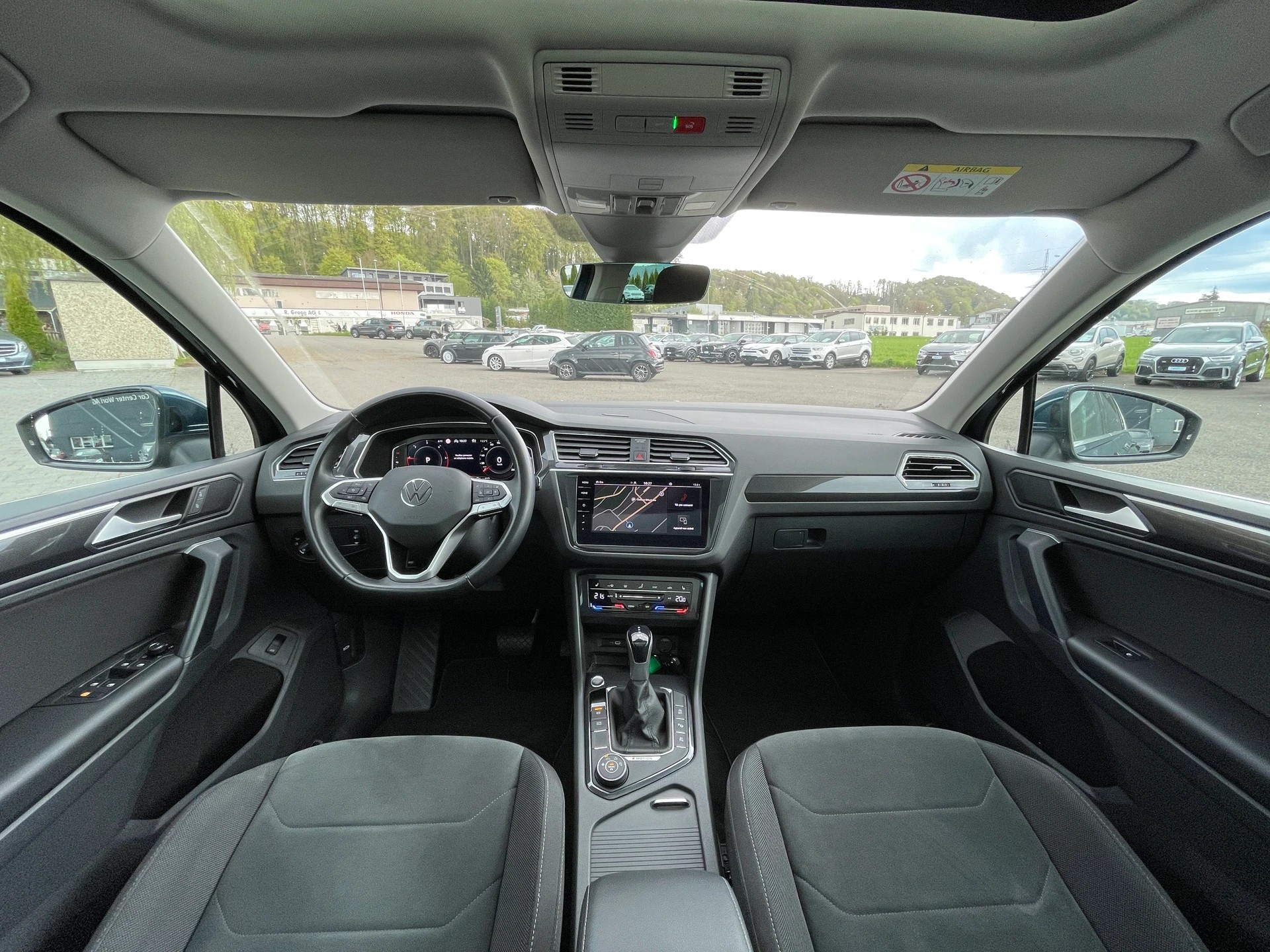 VW Tiguan 2.0 TDI SCR Elegance 4Motion DSG-image-7