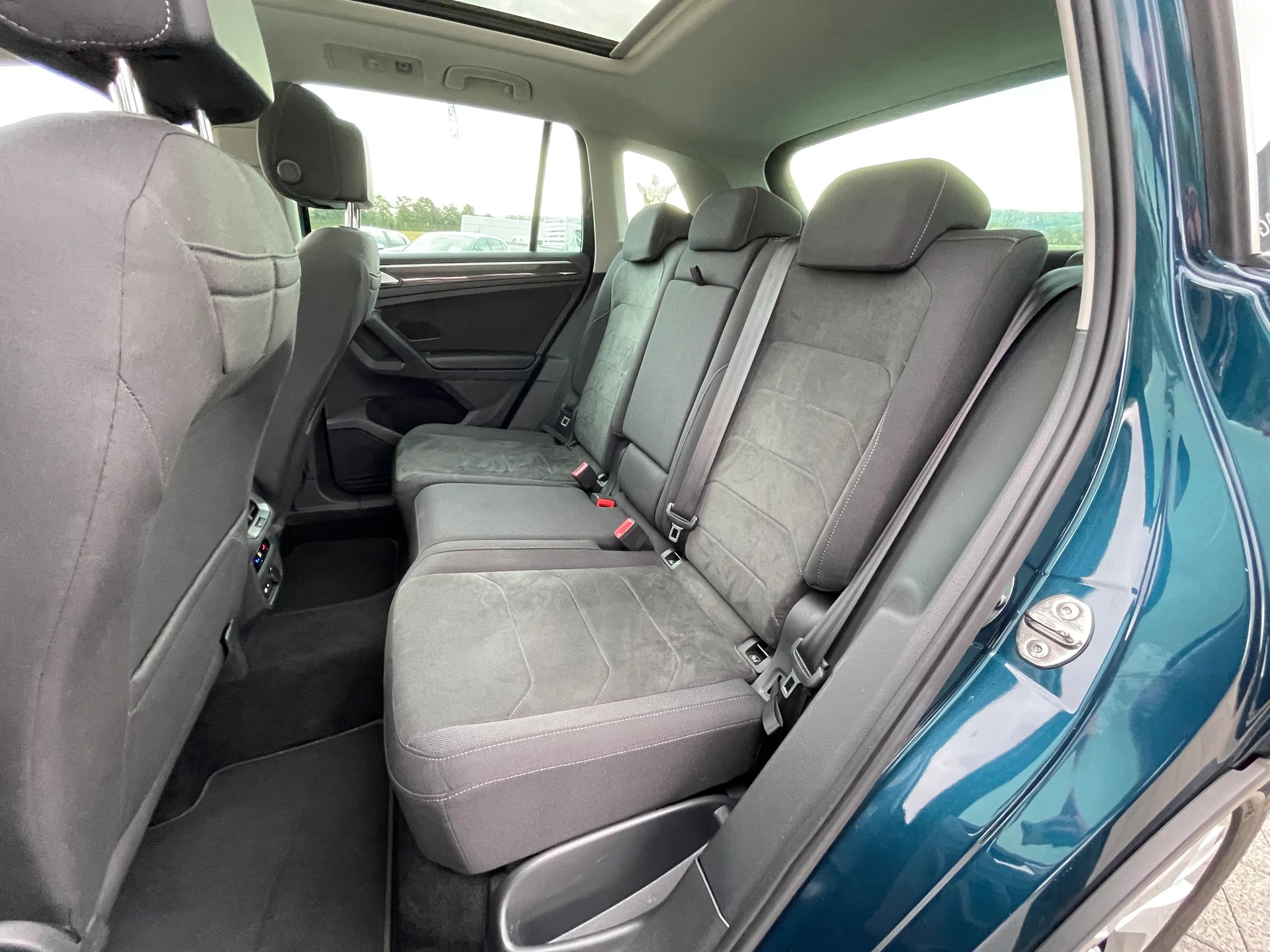 VW Tiguan 2.0 TDI SCR Elegance 4Motion DSG-image-13