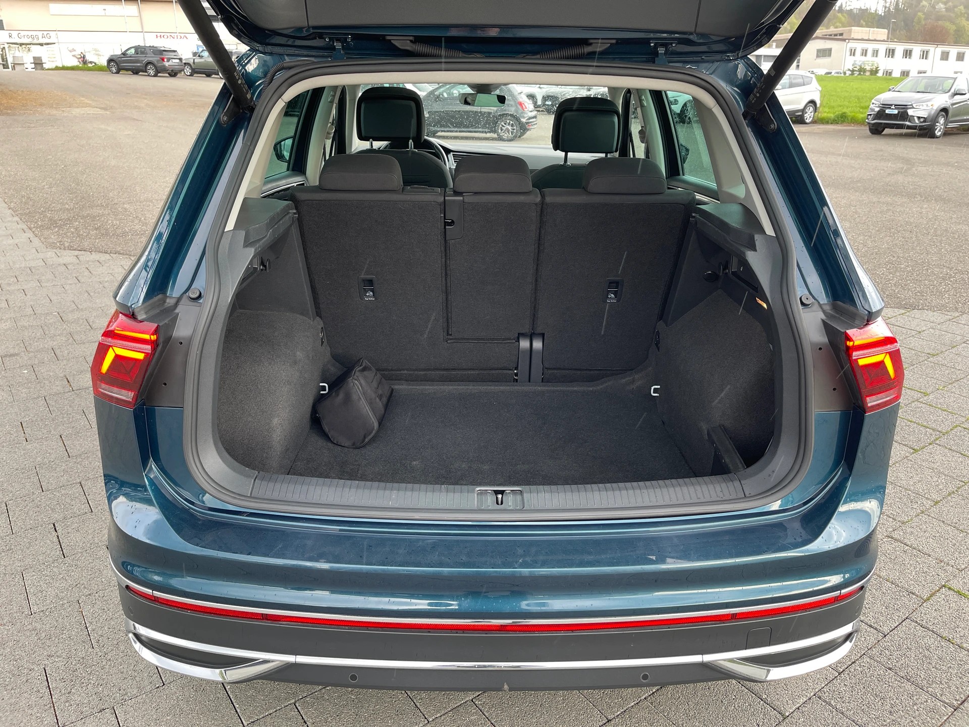 VW Tiguan 2.0 TDI SCR Elegance 4Motion DSG-image-14