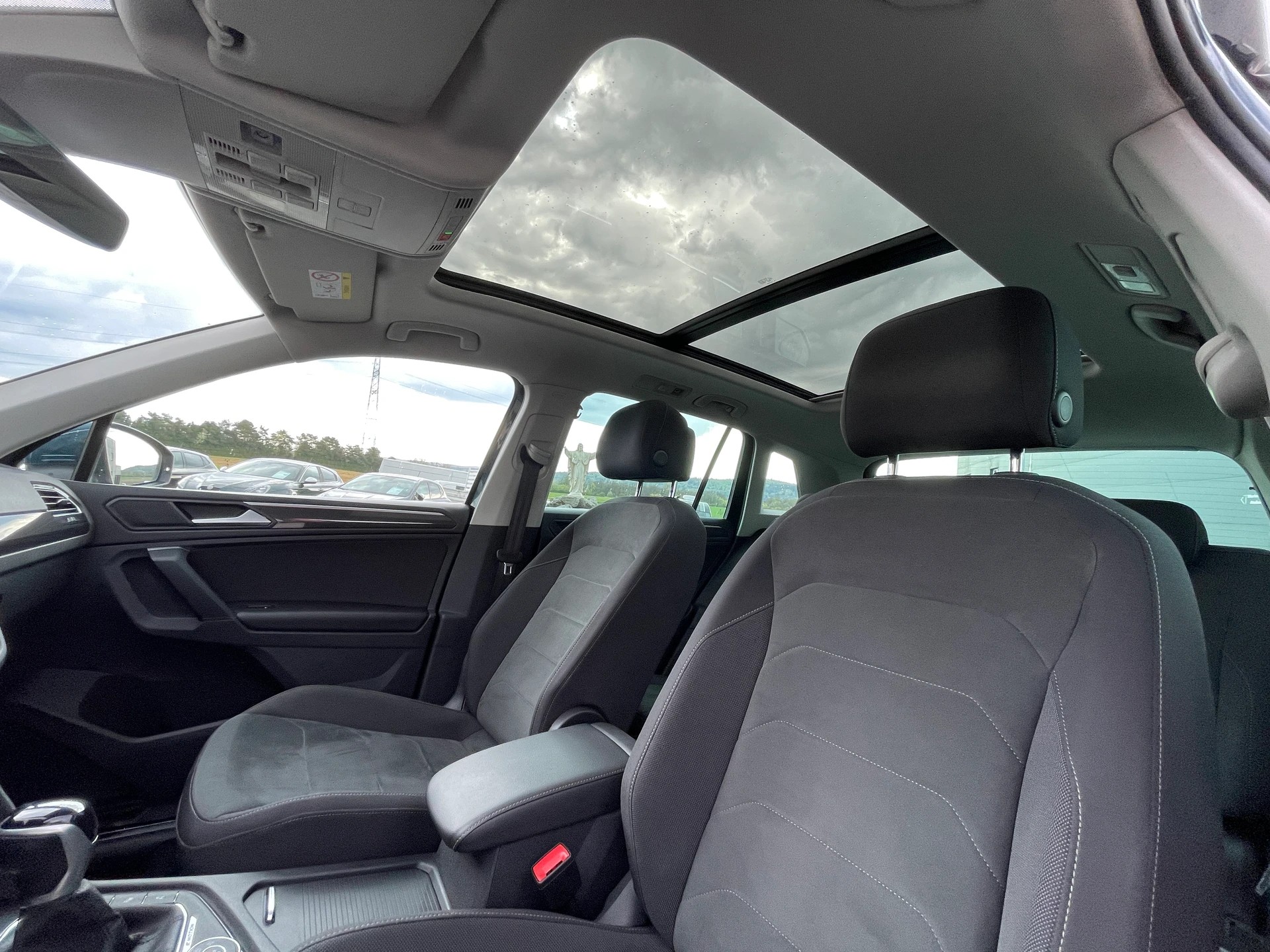 VW Tiguan 2.0 TDI SCR Elegance 4Motion DSG-image-12