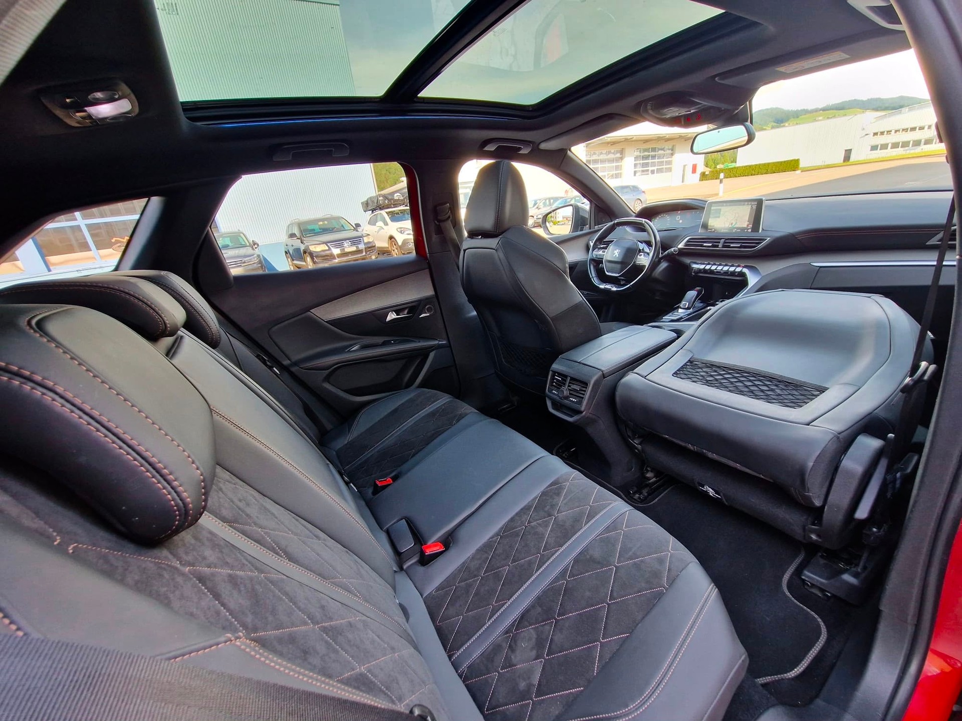 PEUGEOT 3008 2.0 BlueHDi GT EAT-image-11
