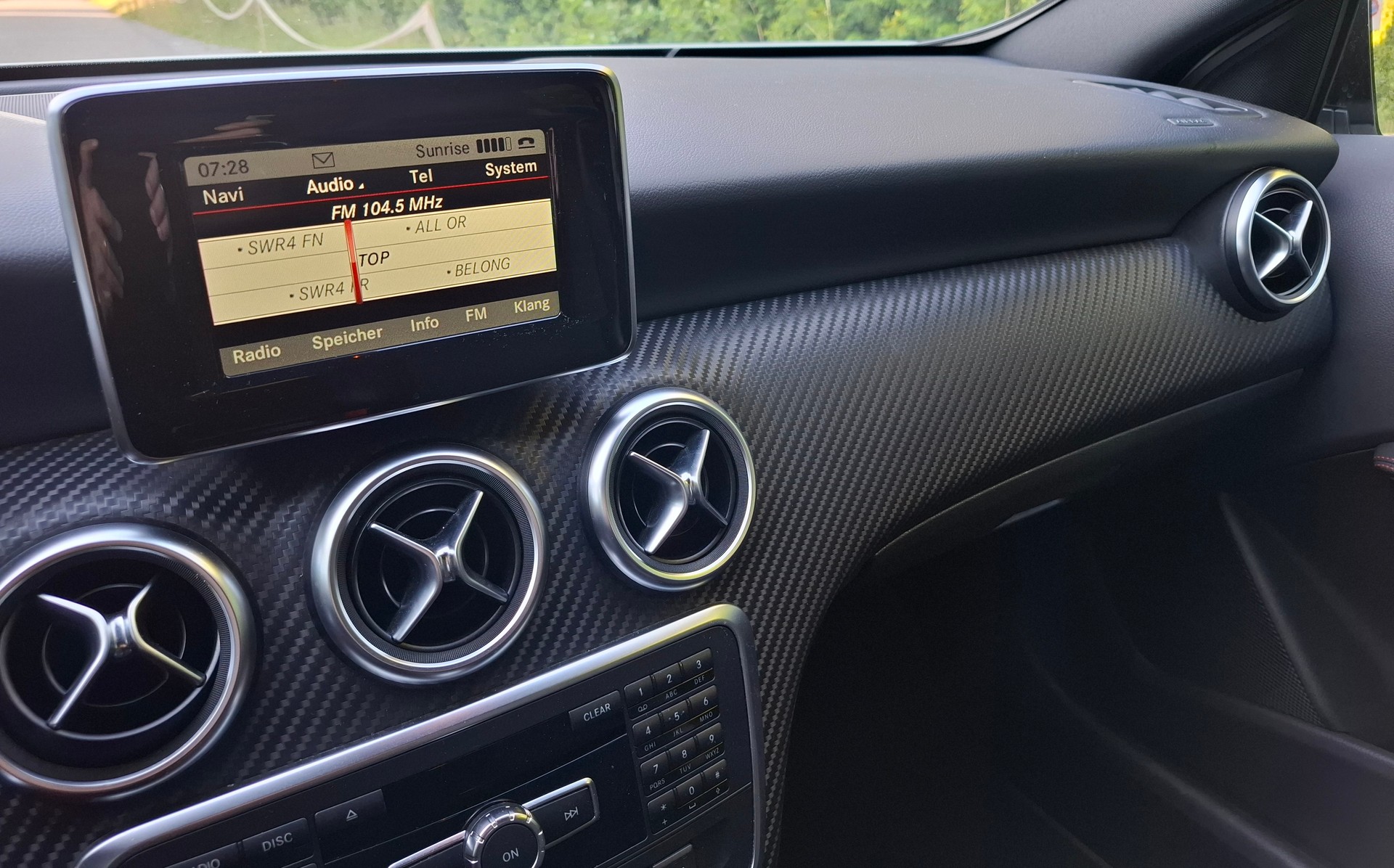 MERCEDES-BENZ A 180 AMG Line-image-12