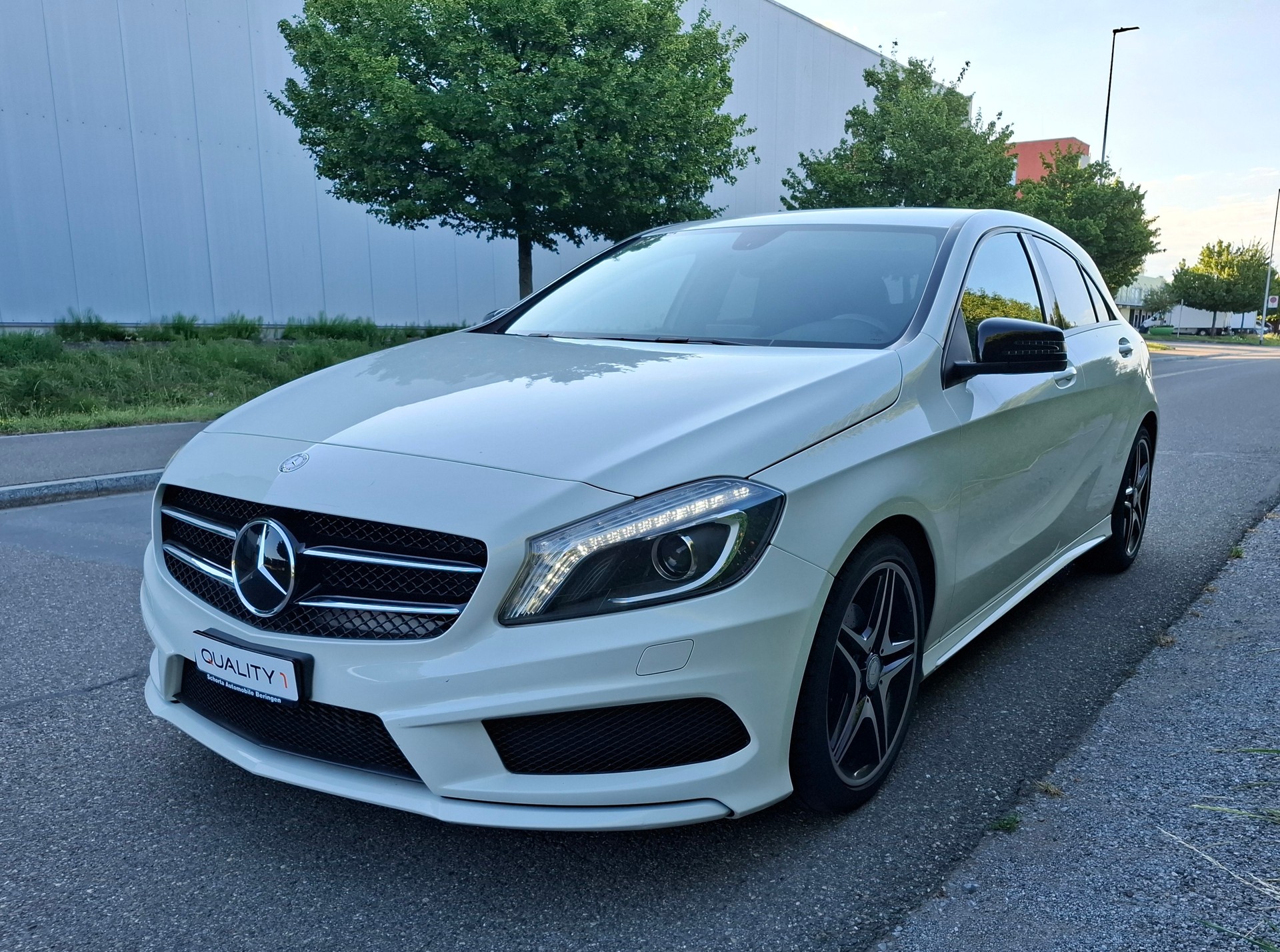 MERCEDES-BENZ A 180 AMG Line-image-0