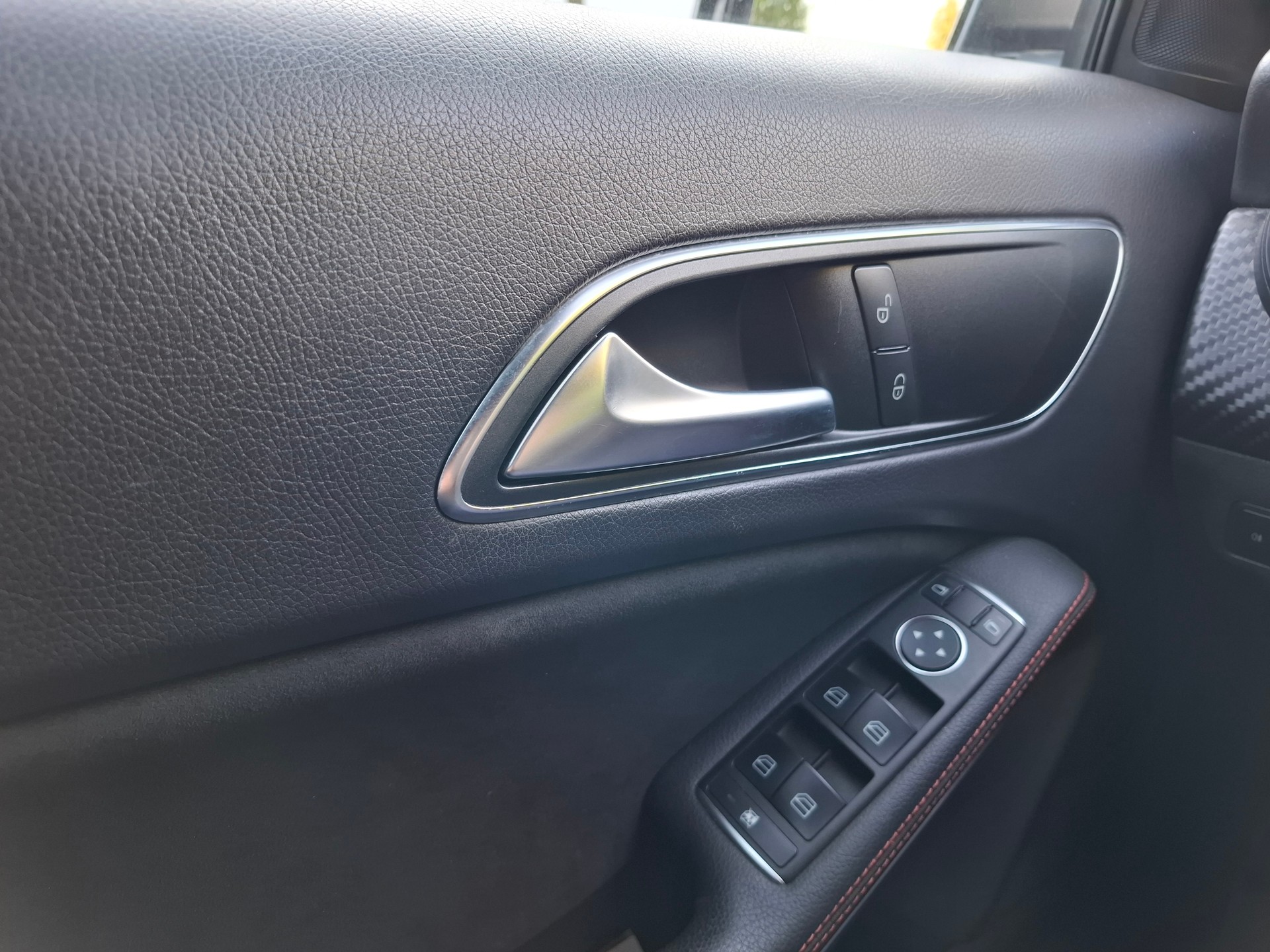 MERCEDES-BENZ A 180 AMG Line-image-16