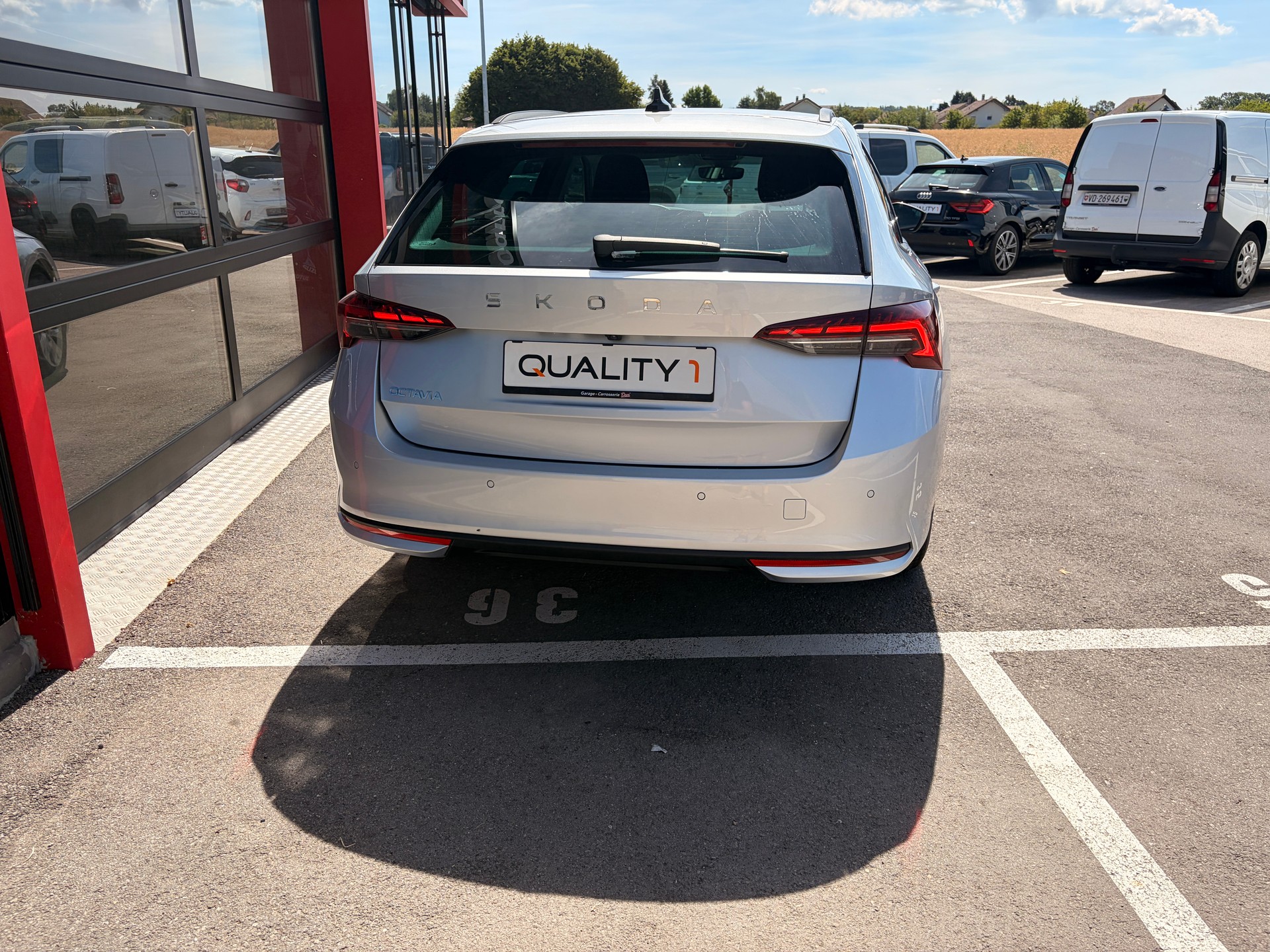 SKODA Octavia Combi 1.5 TSI mHEV DSG Dynamic-image-4