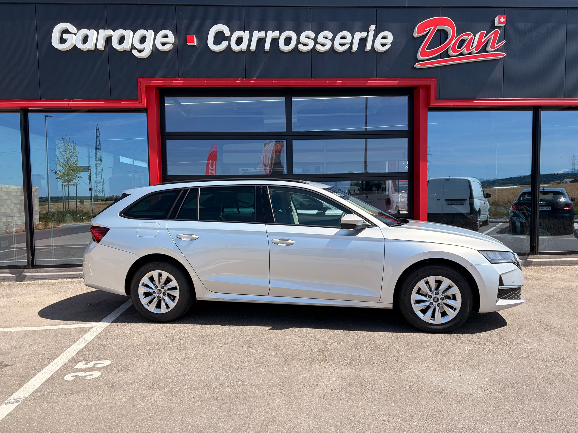 SKODA Octavia Combi 1.5 TSI mHEV DSG Dynamic-image-0
