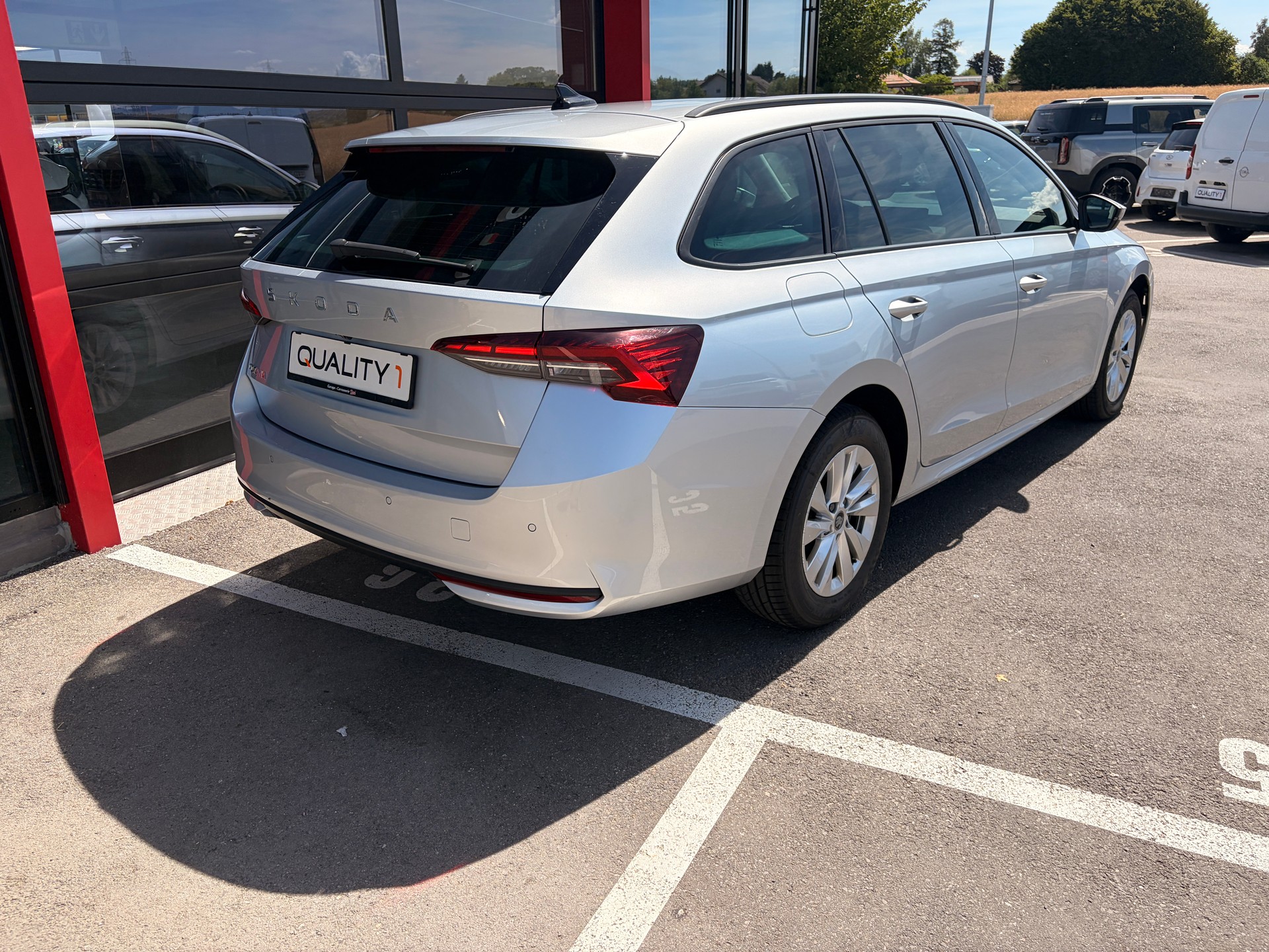 SKODA Octavia Combi 1.5 TSI mHEV DSG Dynamic-image-3