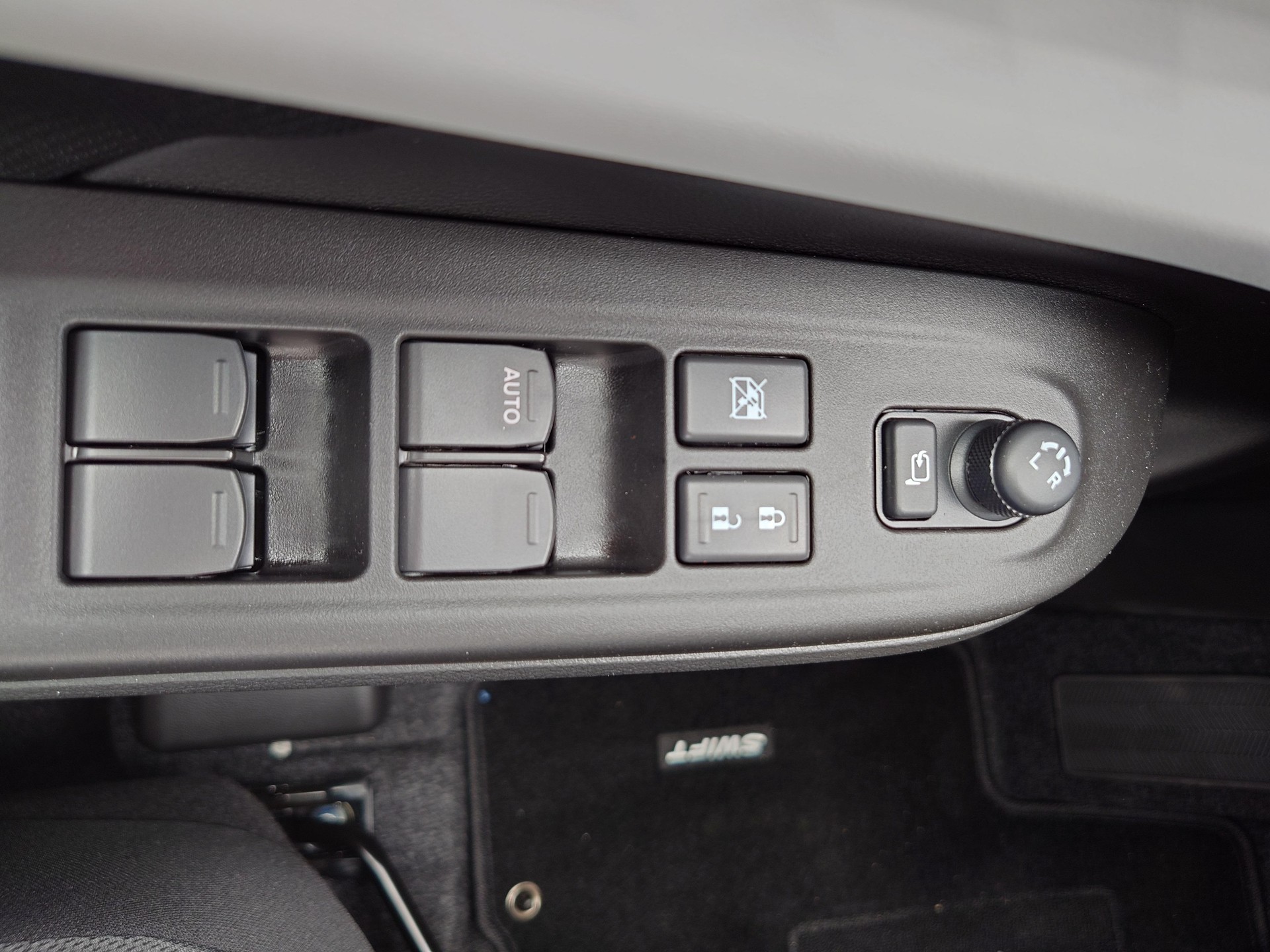 SUZUKI Swift 1.2 Tradizio Top Hybrid 4x4-image-11