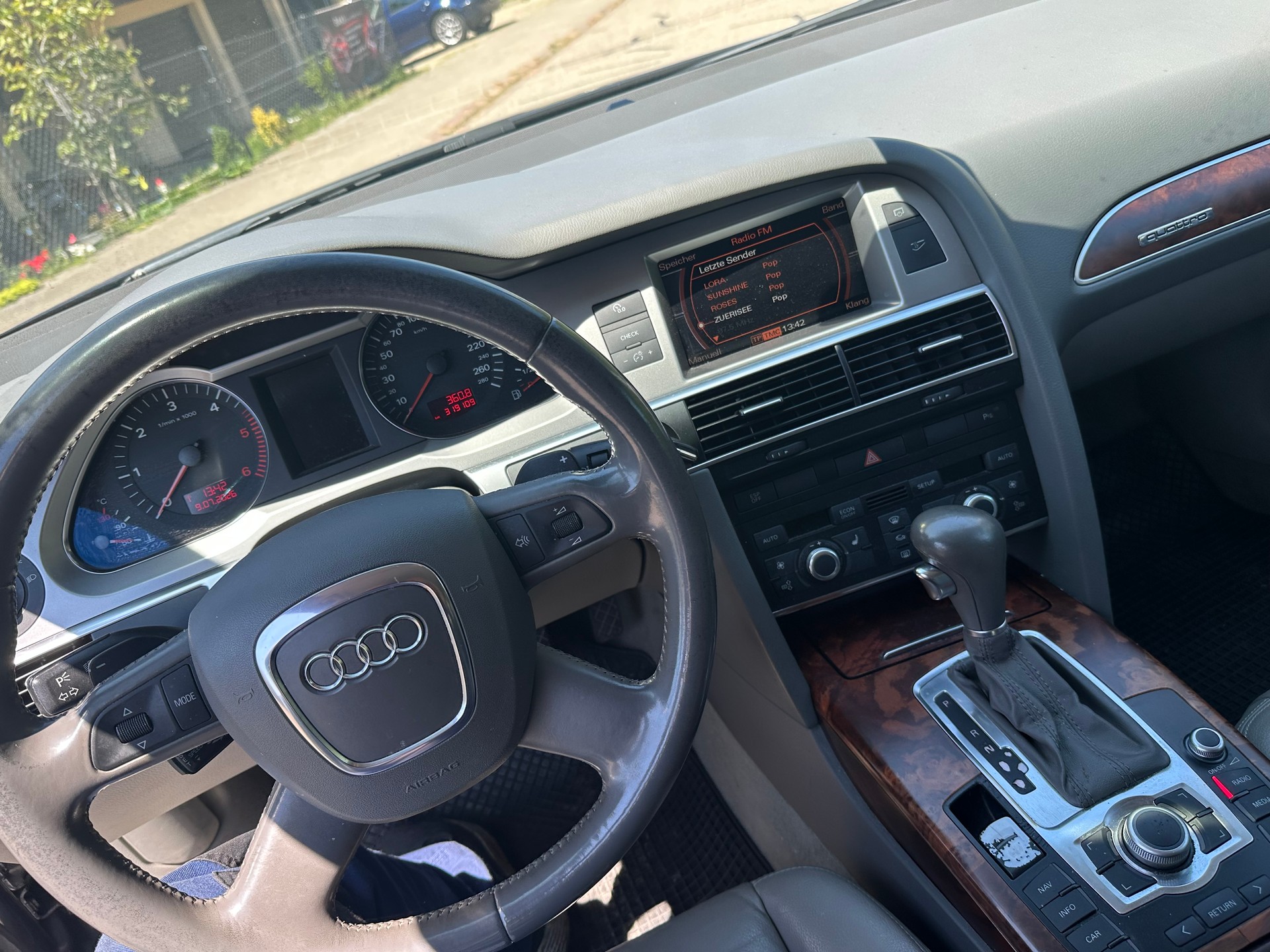 AUDI A6 Avant 3.0 V6 TDI quattro-image-11