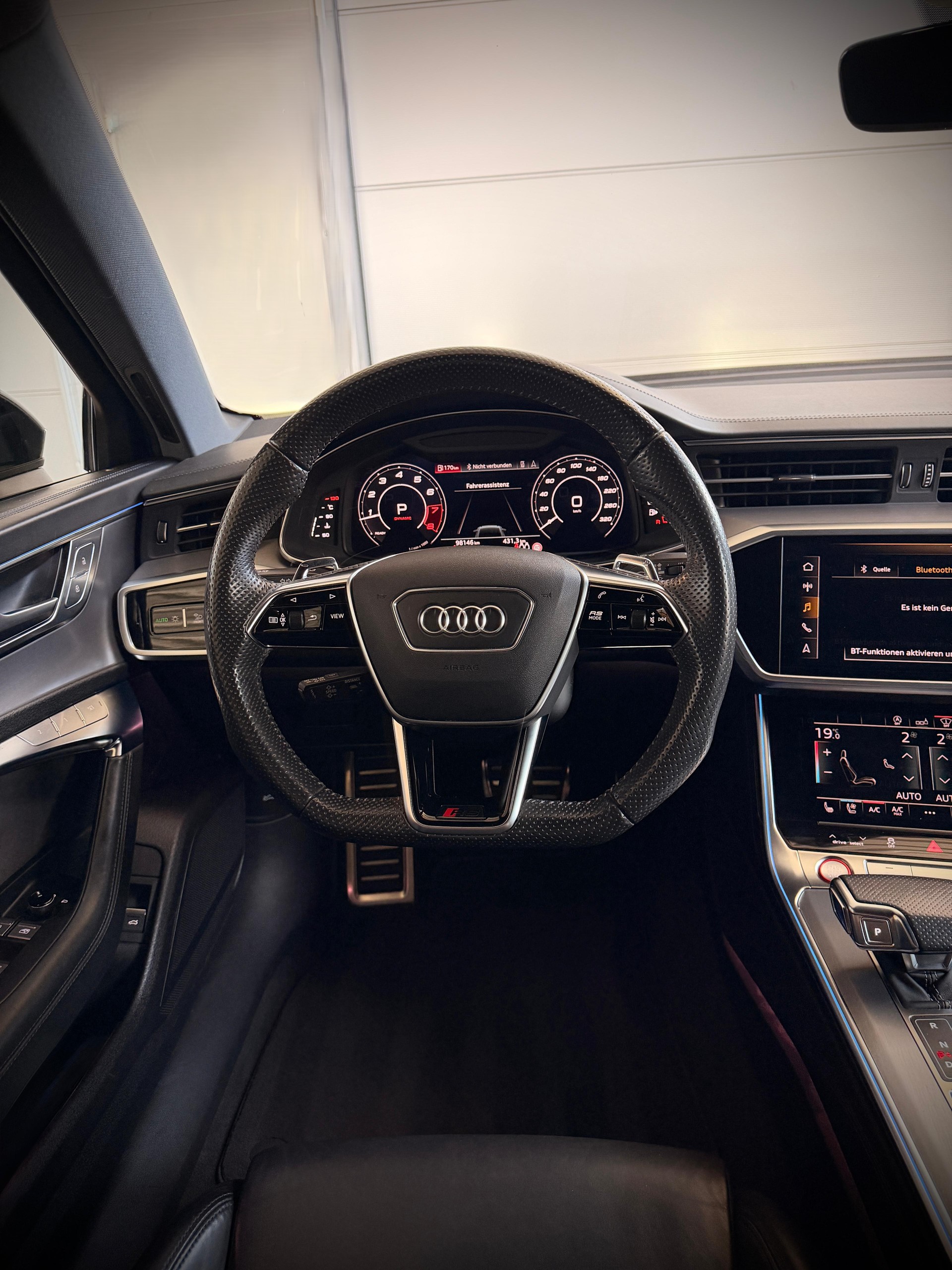 AUDI 4.0 V8 TFSI quattro T-Tronic-image-5