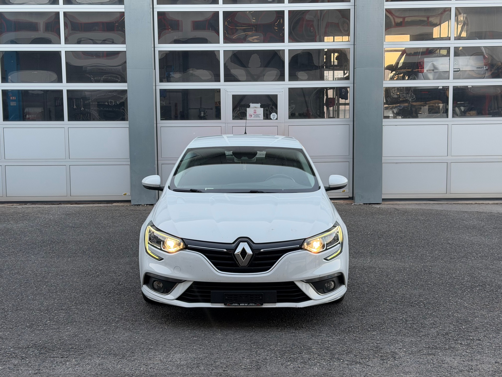 RENAULT Mégane 1.5 dCi Zen EDC-image-1