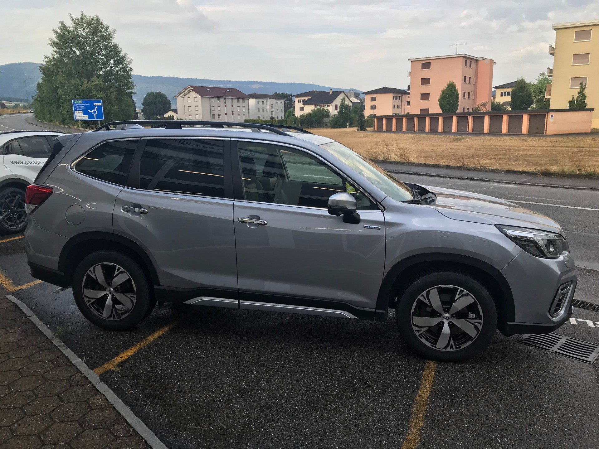 SUBARU Forester 2.0i e-Boxer Swiss Plus Lineartronic-image-3