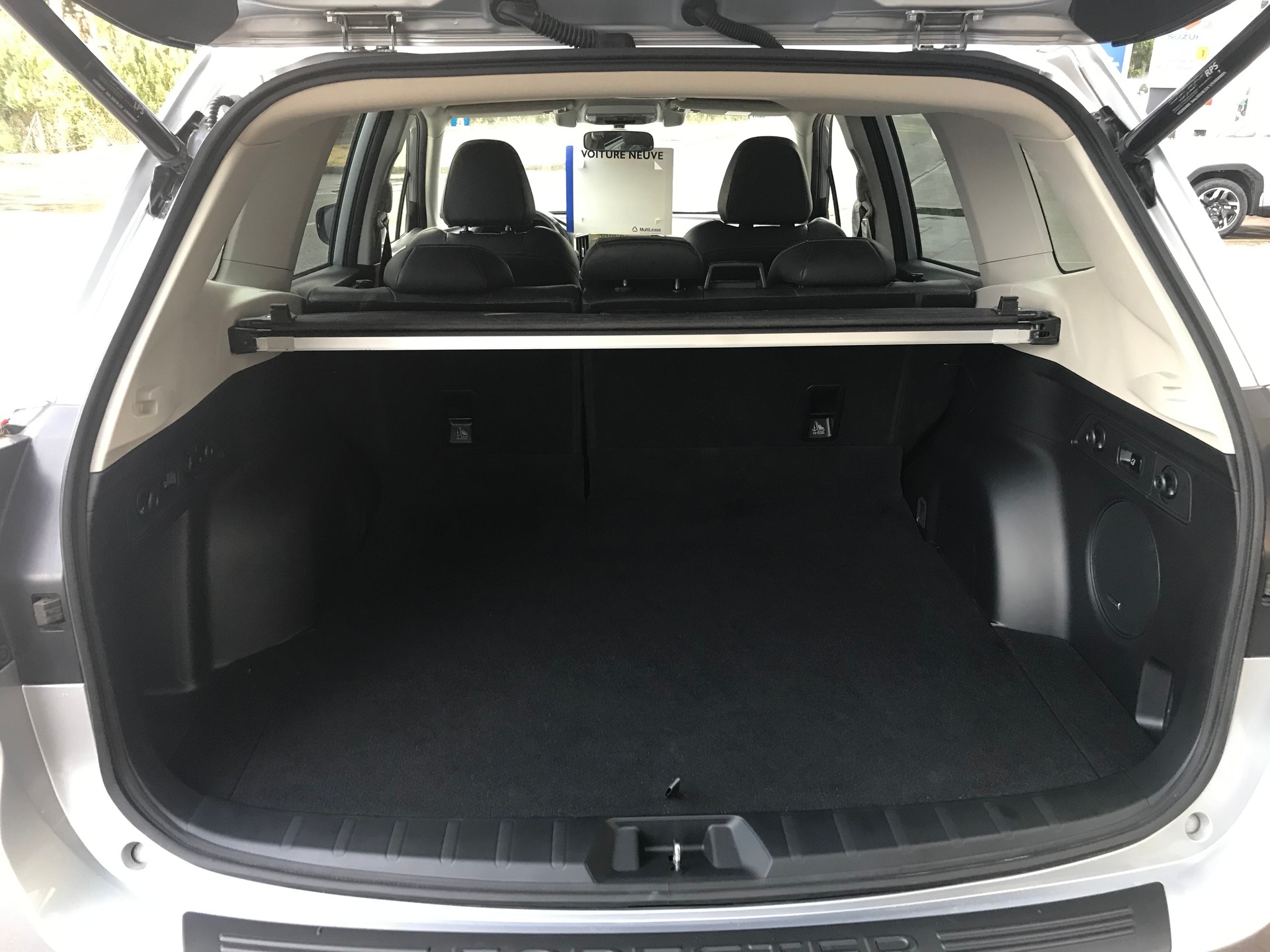 SUBARU Forester 2.0i e-Boxer Swiss Plus Lineartronic-image-4