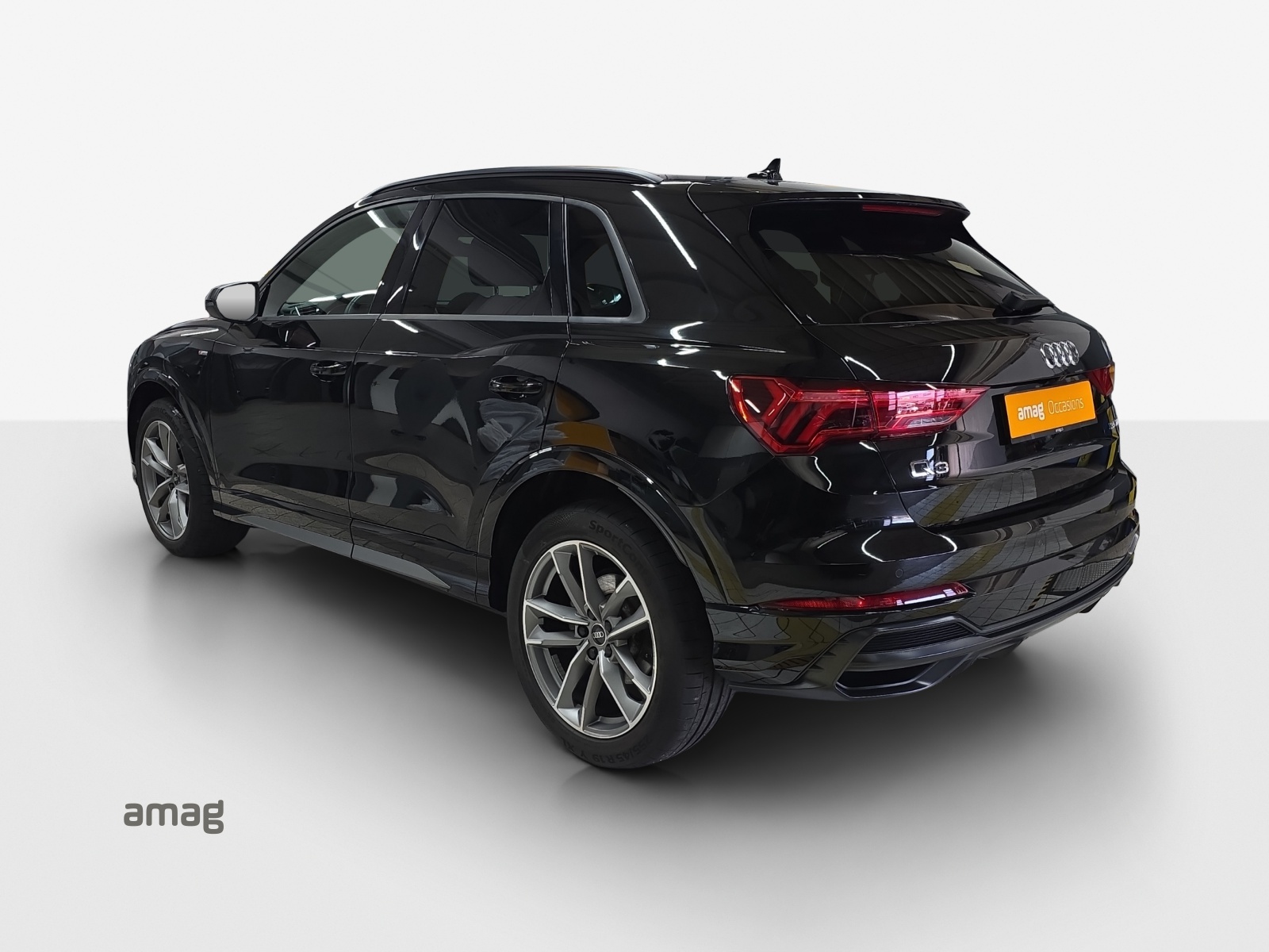 AUDI Q3 35 TFSI S line Attraction S-tronic-showroom-element-2