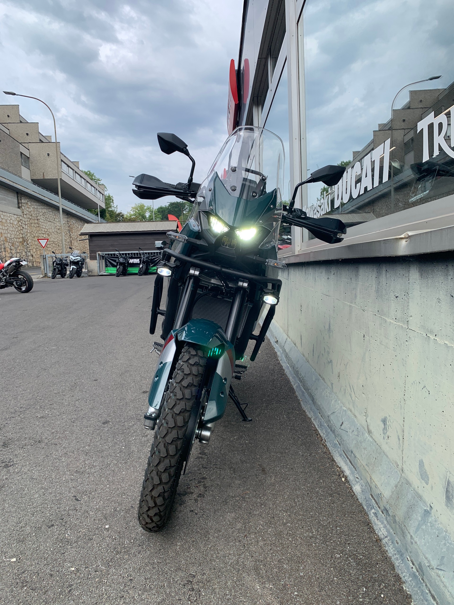 KAWASAKI KLE 500 Rally-showroom-element-2