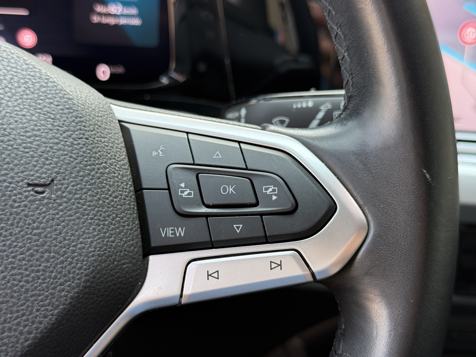 VW Golf 1.0 TSI Value-image-24