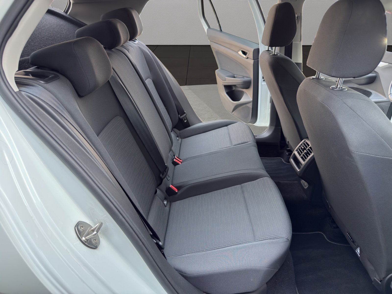 VW Golf 1.0 TSI Value-image-17