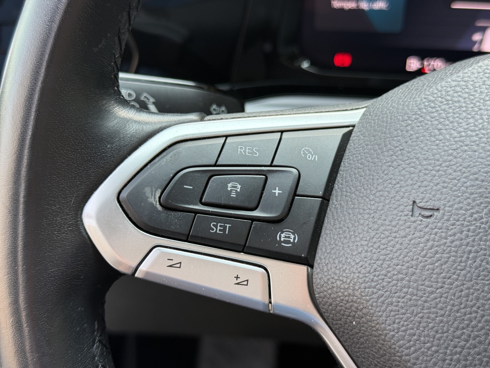 VW Golf 1.0 TSI Value-image-23