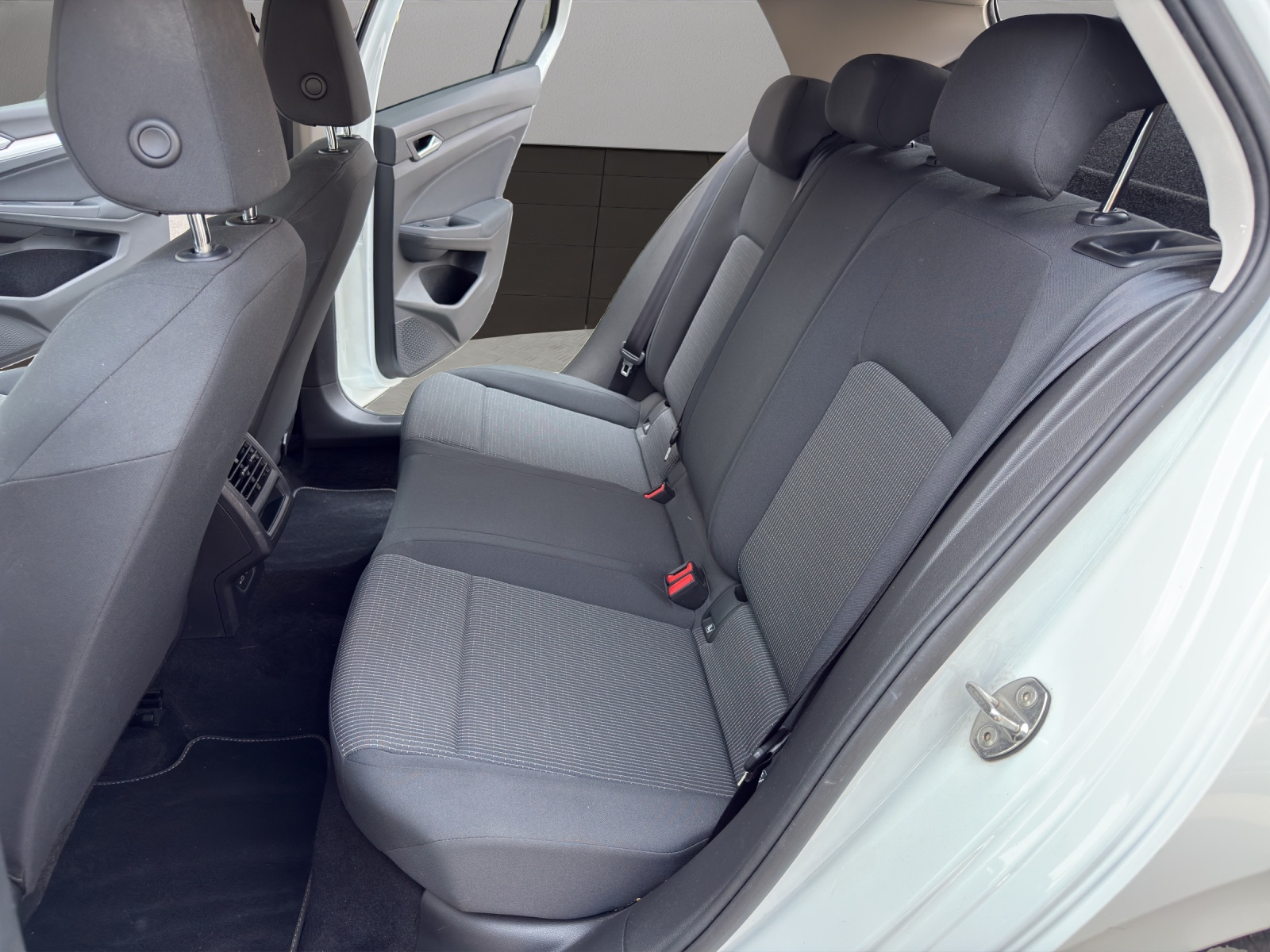 VW Golf 1.0 TSI Value-image-12