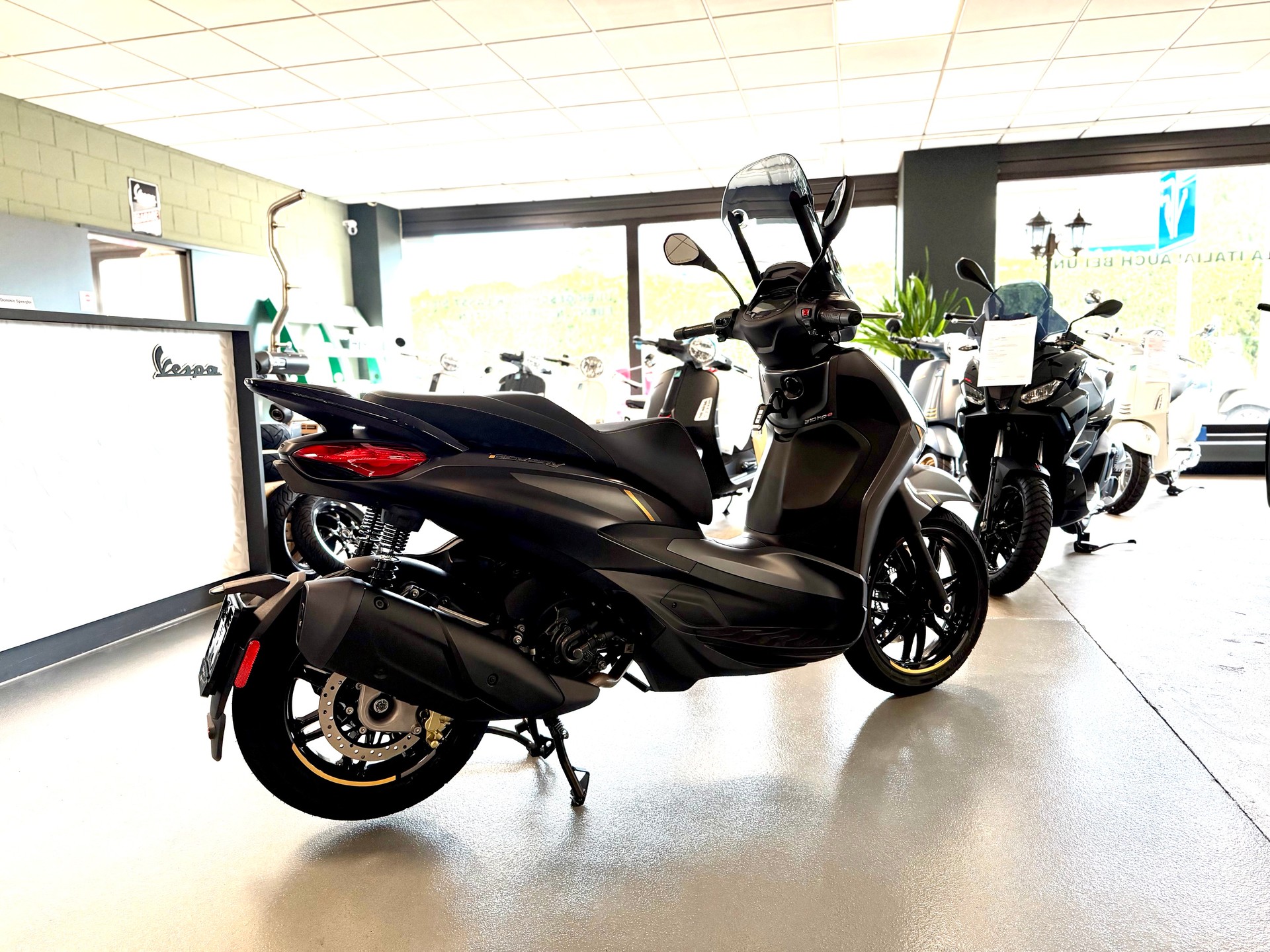 PIAGGIO Beverly 310 25th Anniversary E5+-showroom-element-2