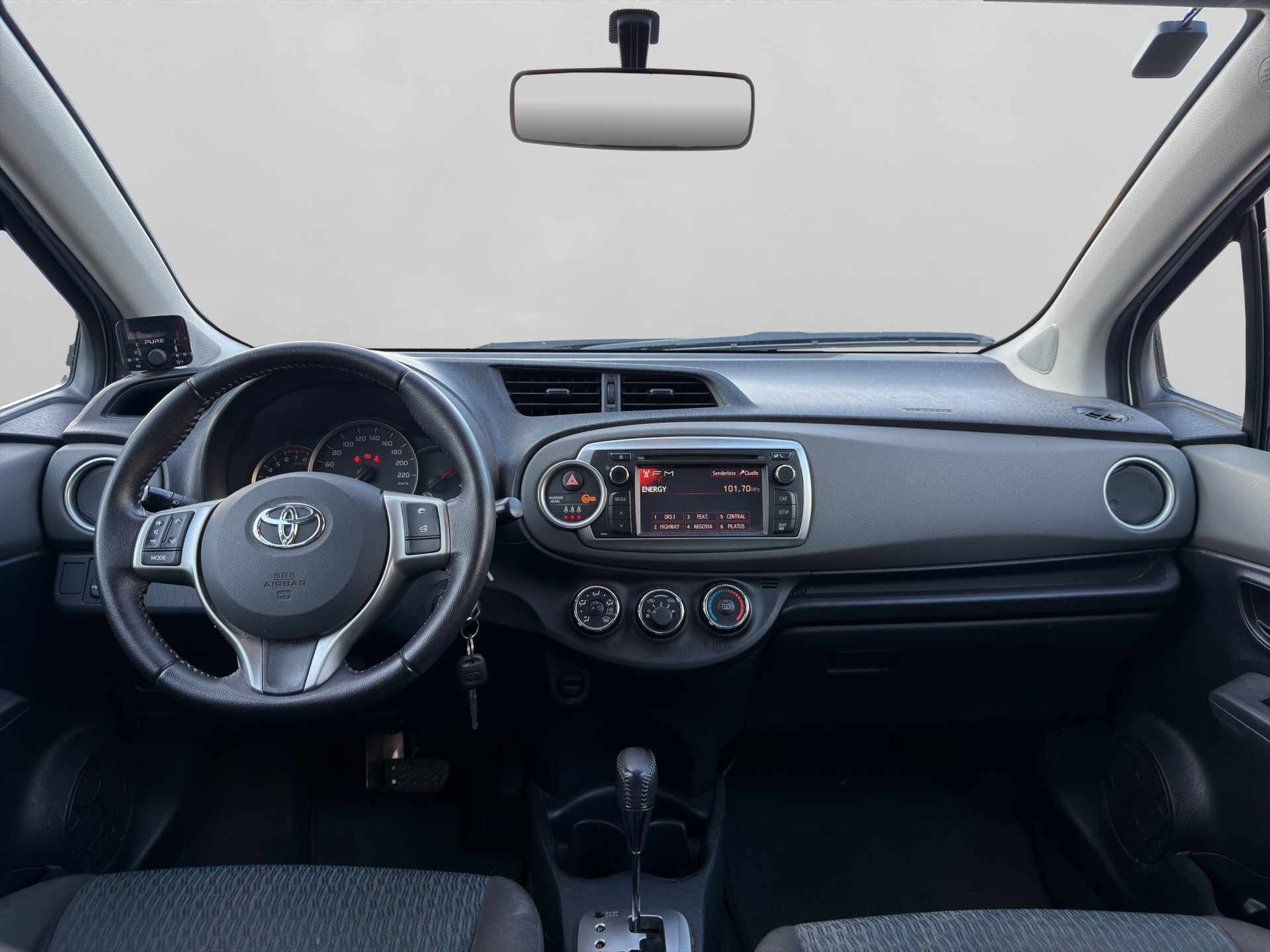 TOYOTA Yaris 1.33 Style Multidrive-image-9