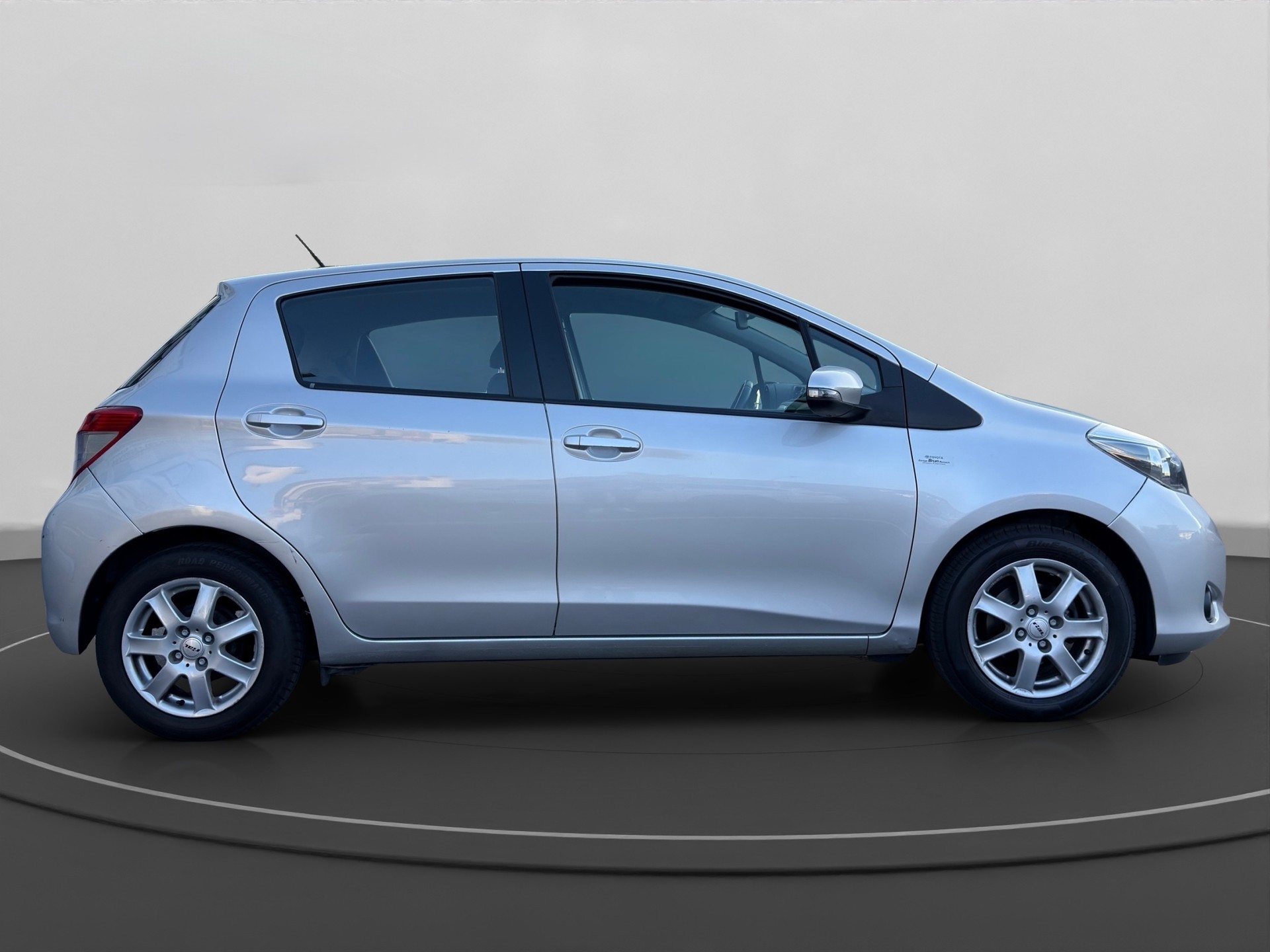 TOYOTA Yaris 1.33 Style Multidrive-image-5