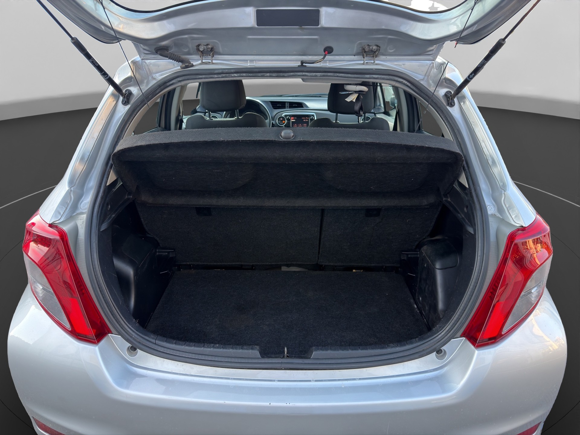 TOYOTA Yaris 1.33 Style Multidrive-image-13
